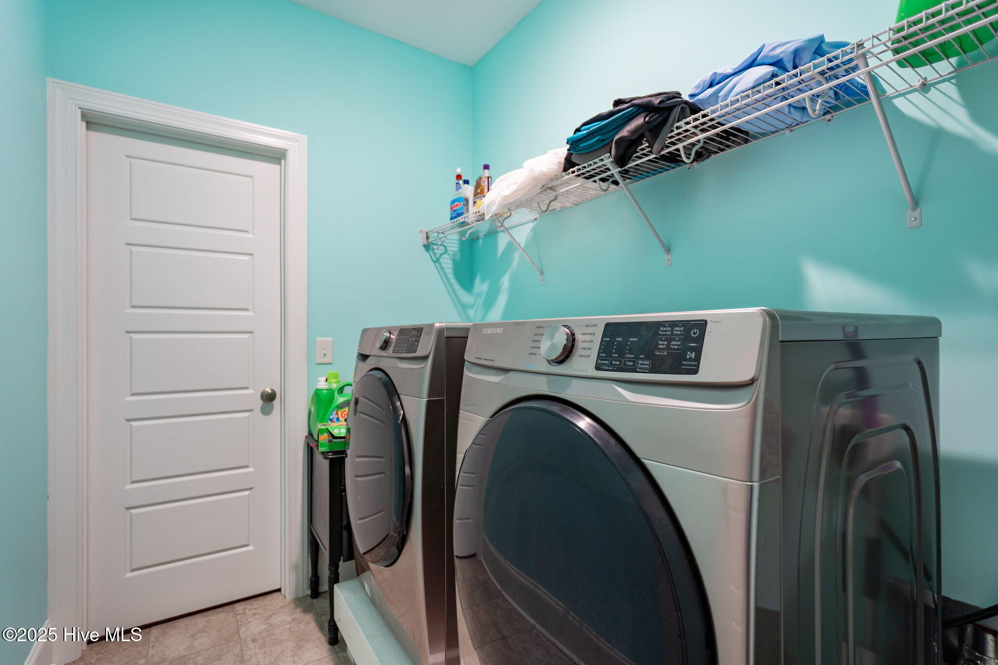 100525866 | Photo 25