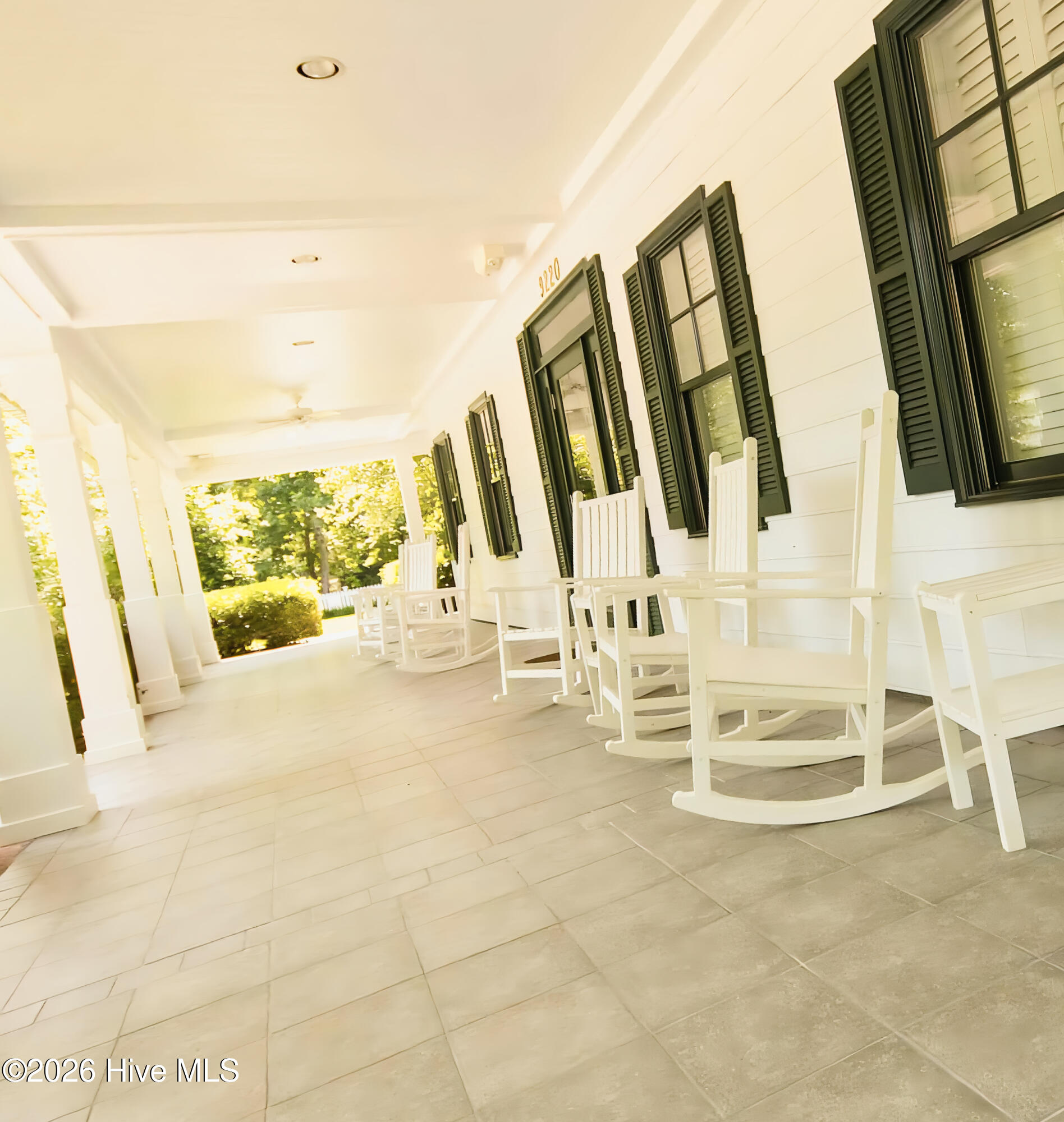 100551337 | Photo 75