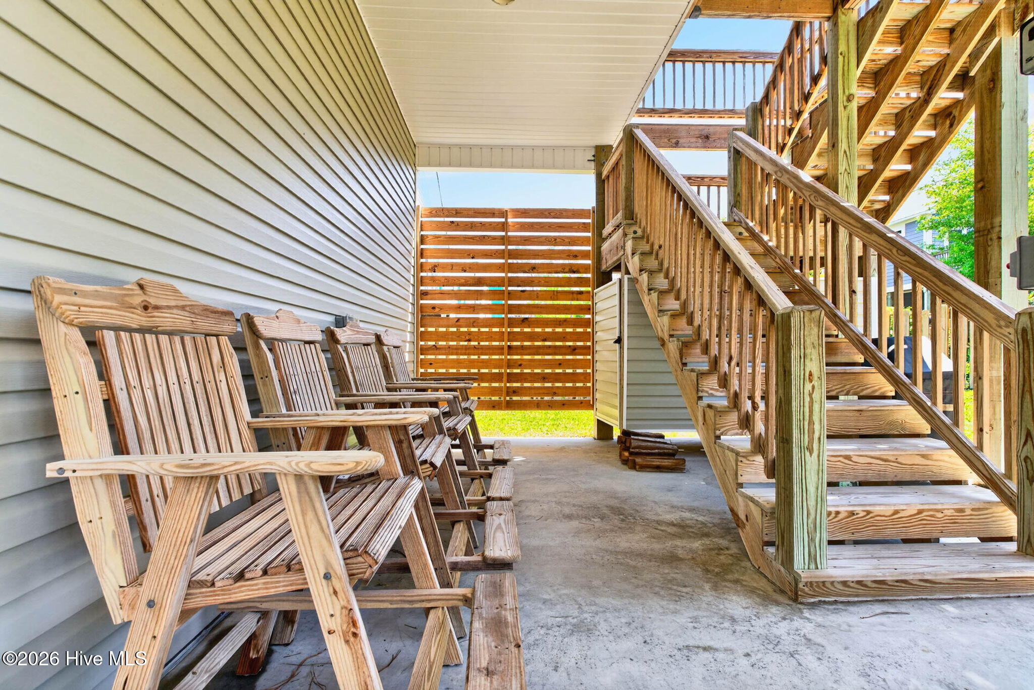 100568136 | Photo 44