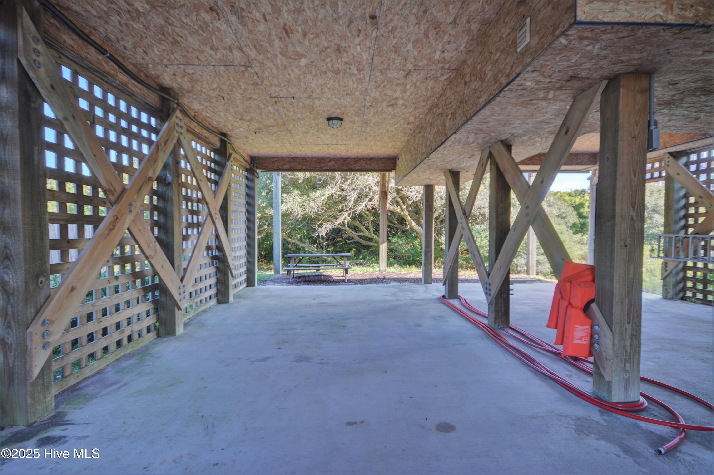 100518289 | Photo 46