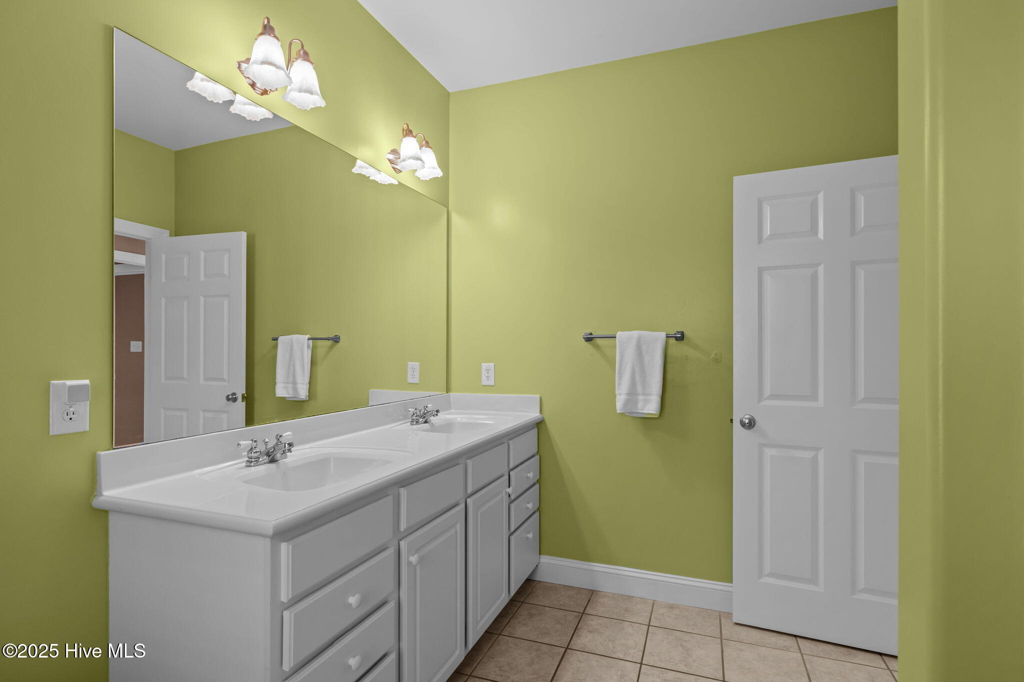 100531383 | Photo 34