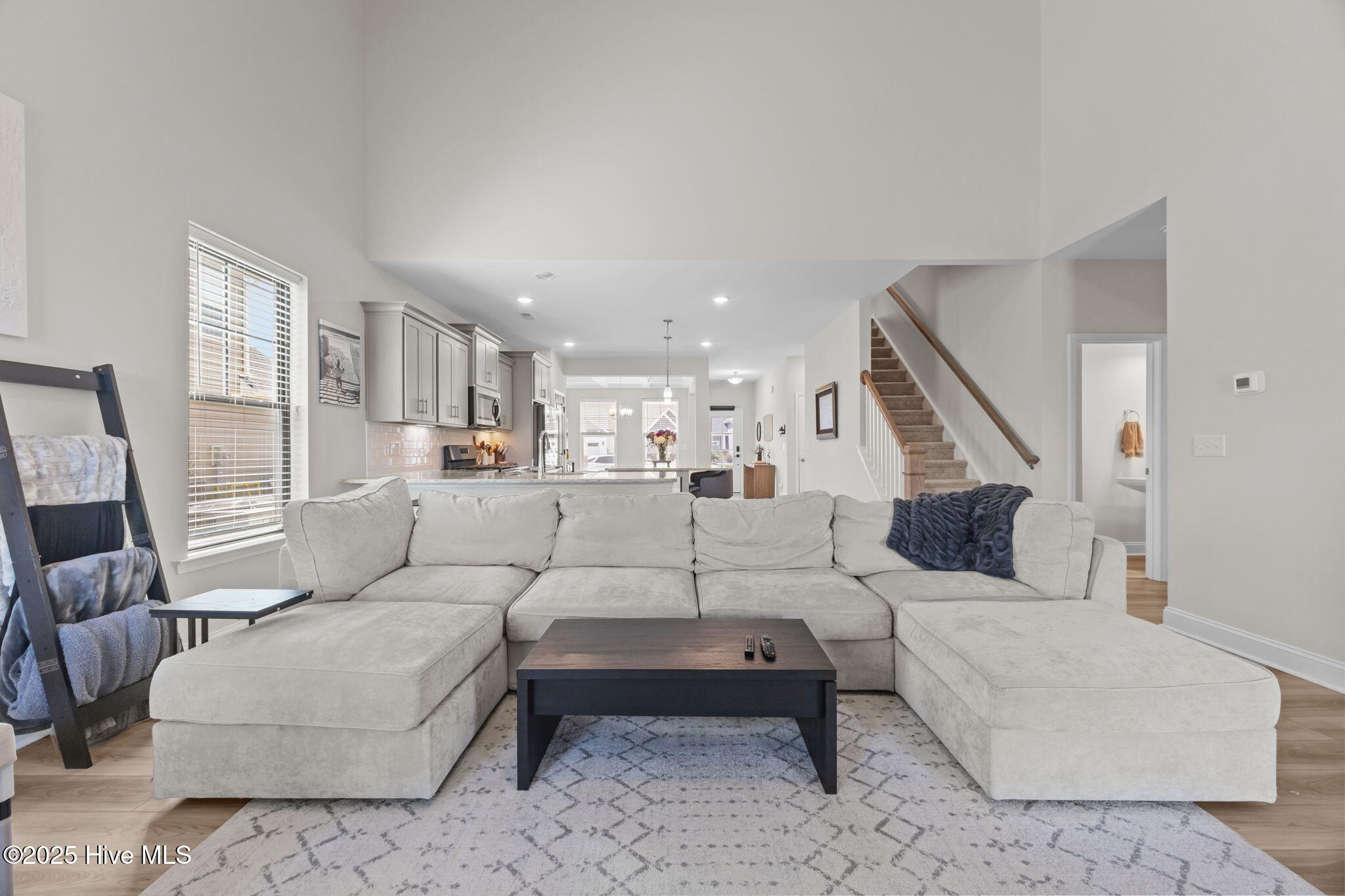 100522183 | Photo 12