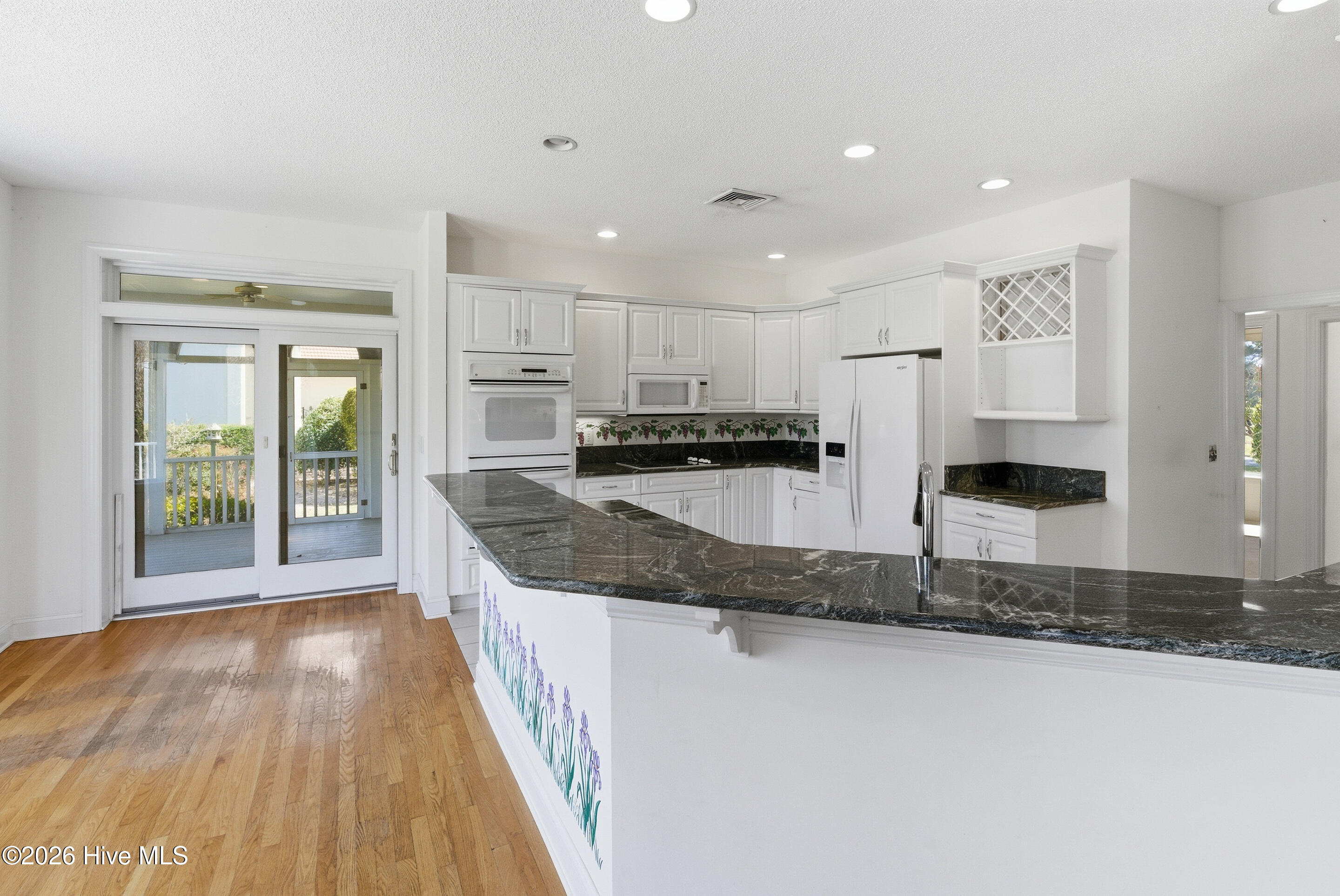 100564038 | Photo 19