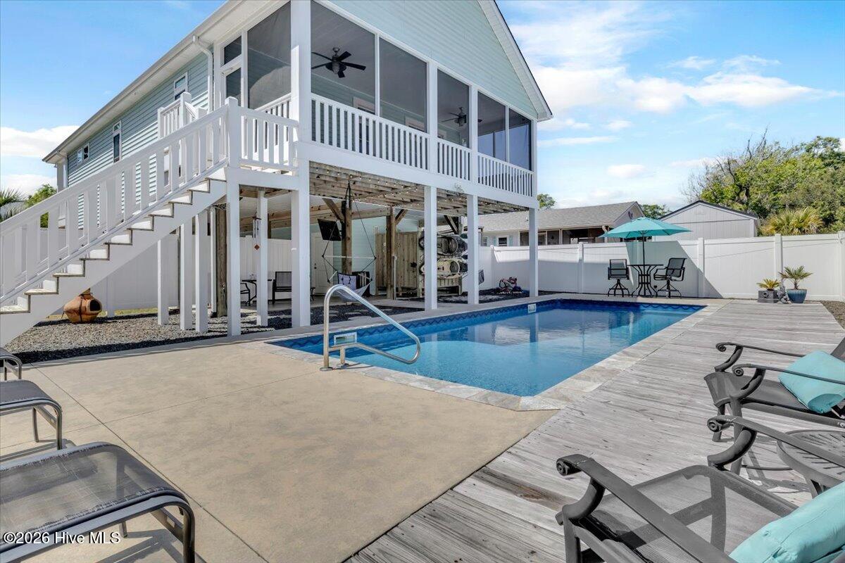 100569217 | Photo 35