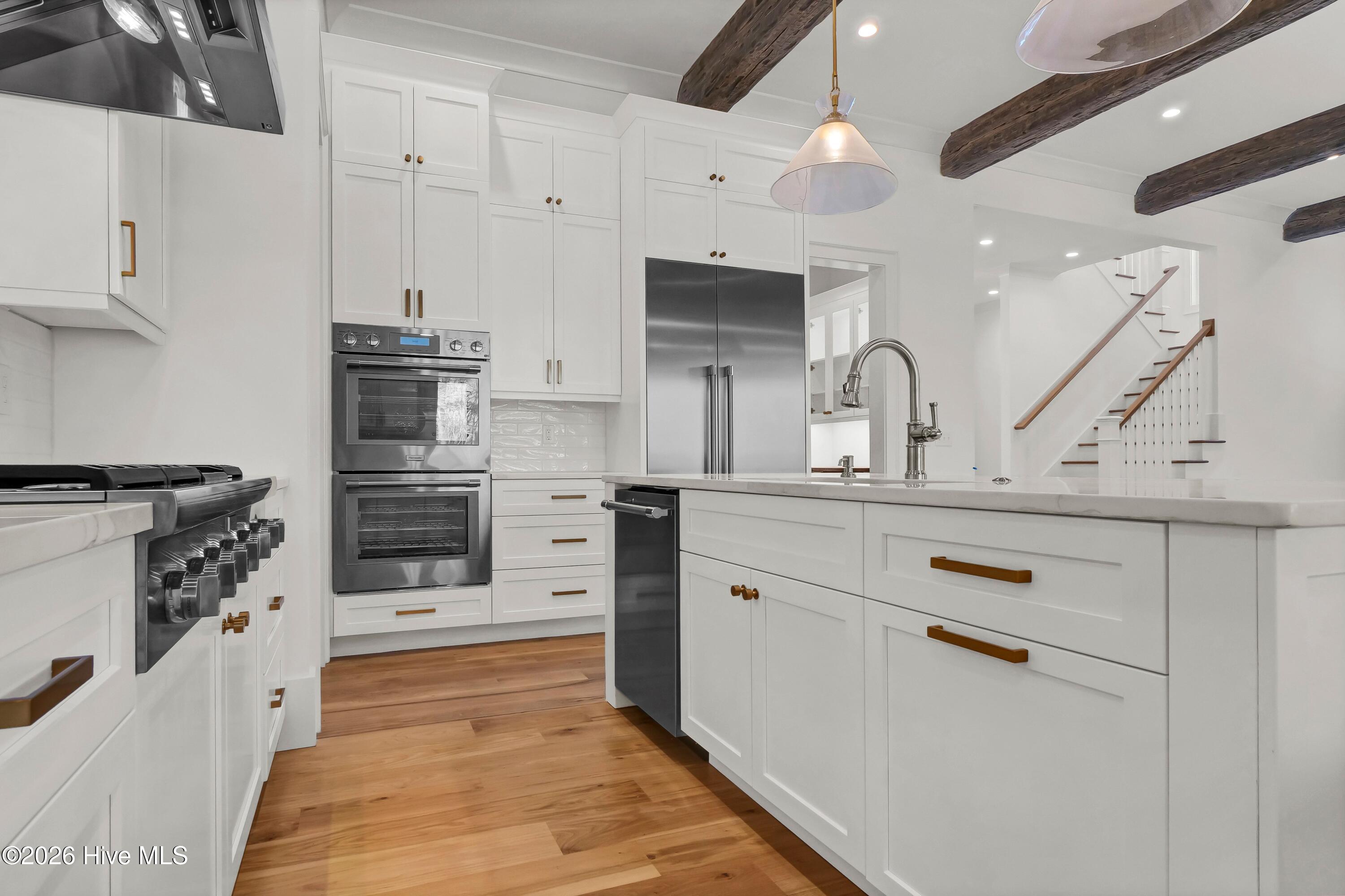 100553648 | Photo 70