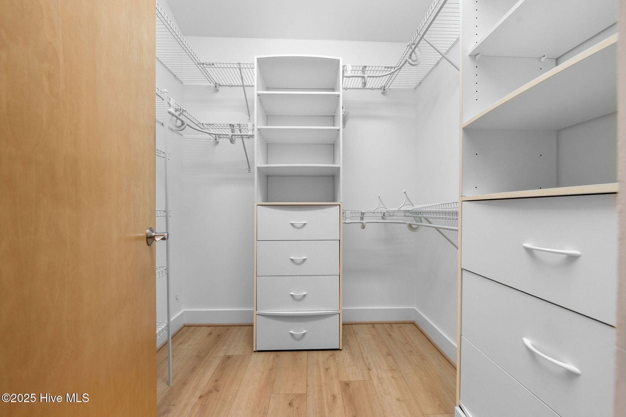 100516292 | Photo 27