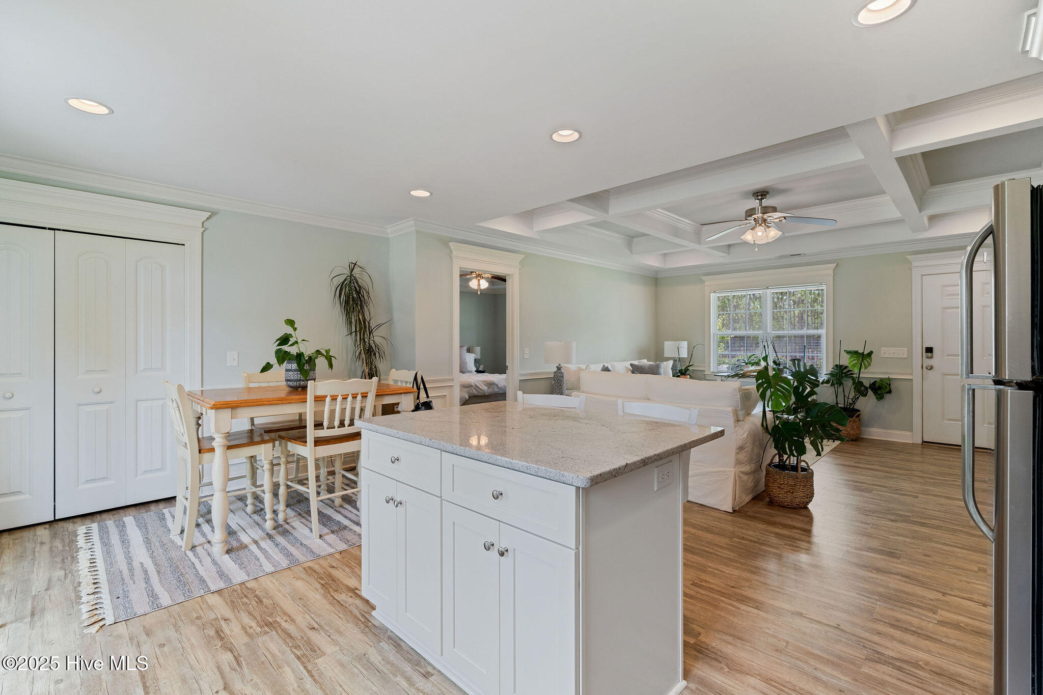 100517847 | Photo 12