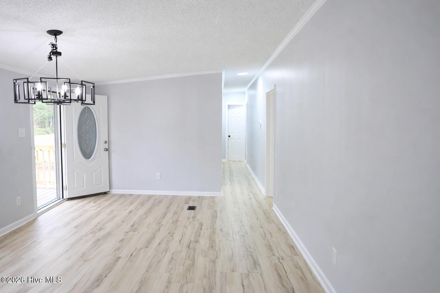 100567859 | Photo 23