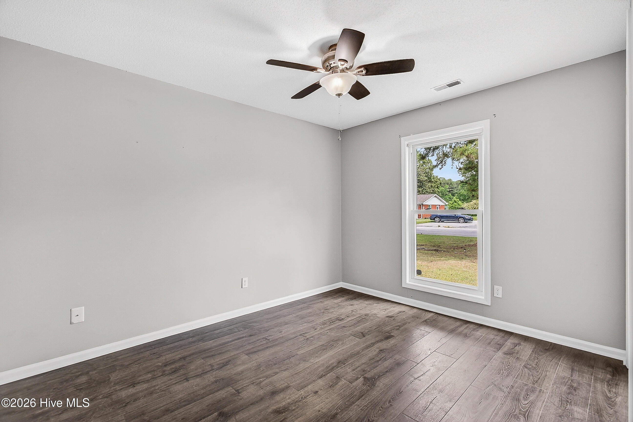 100570580 | Photo 19