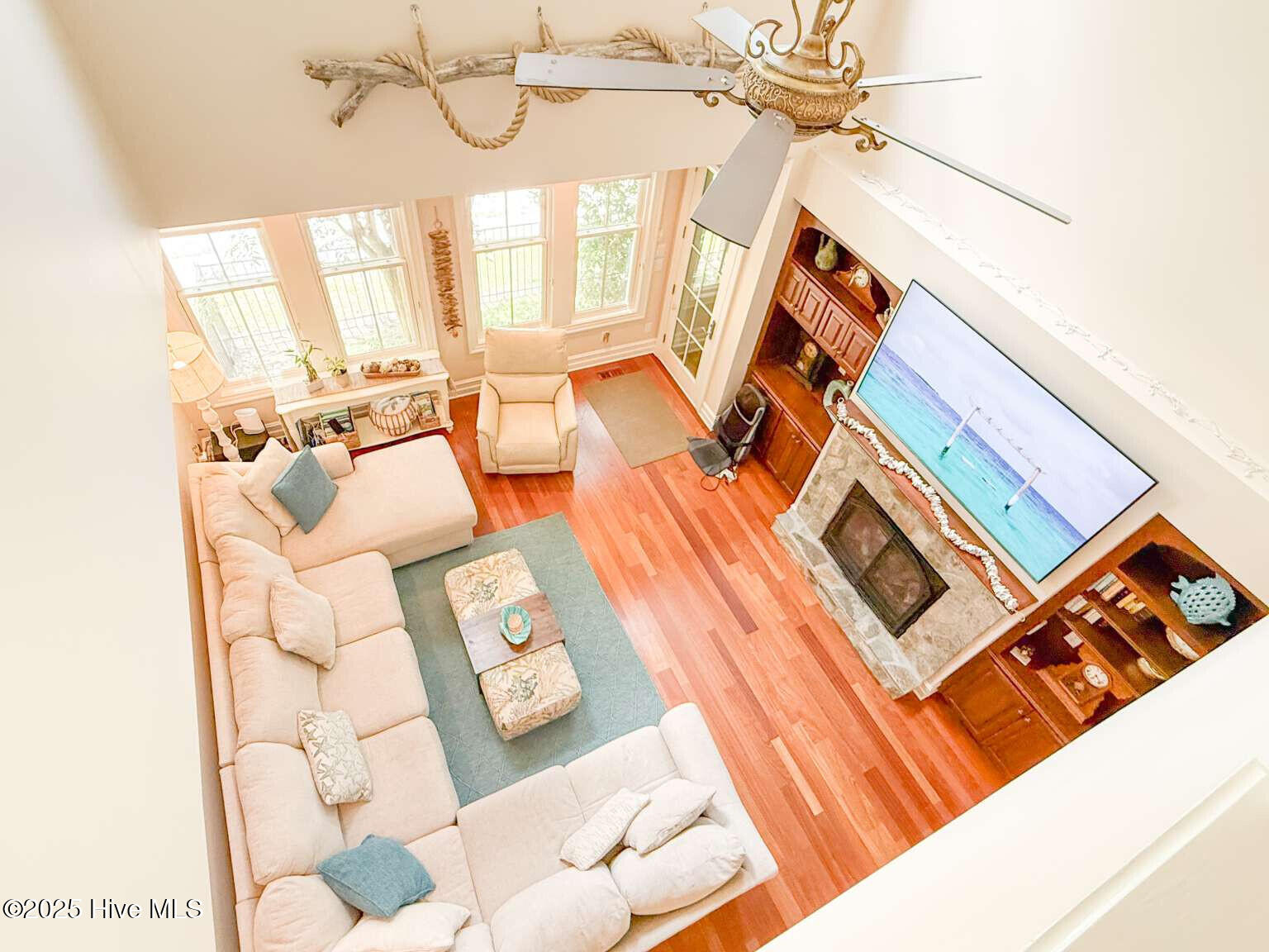 100523634 | Photo 21