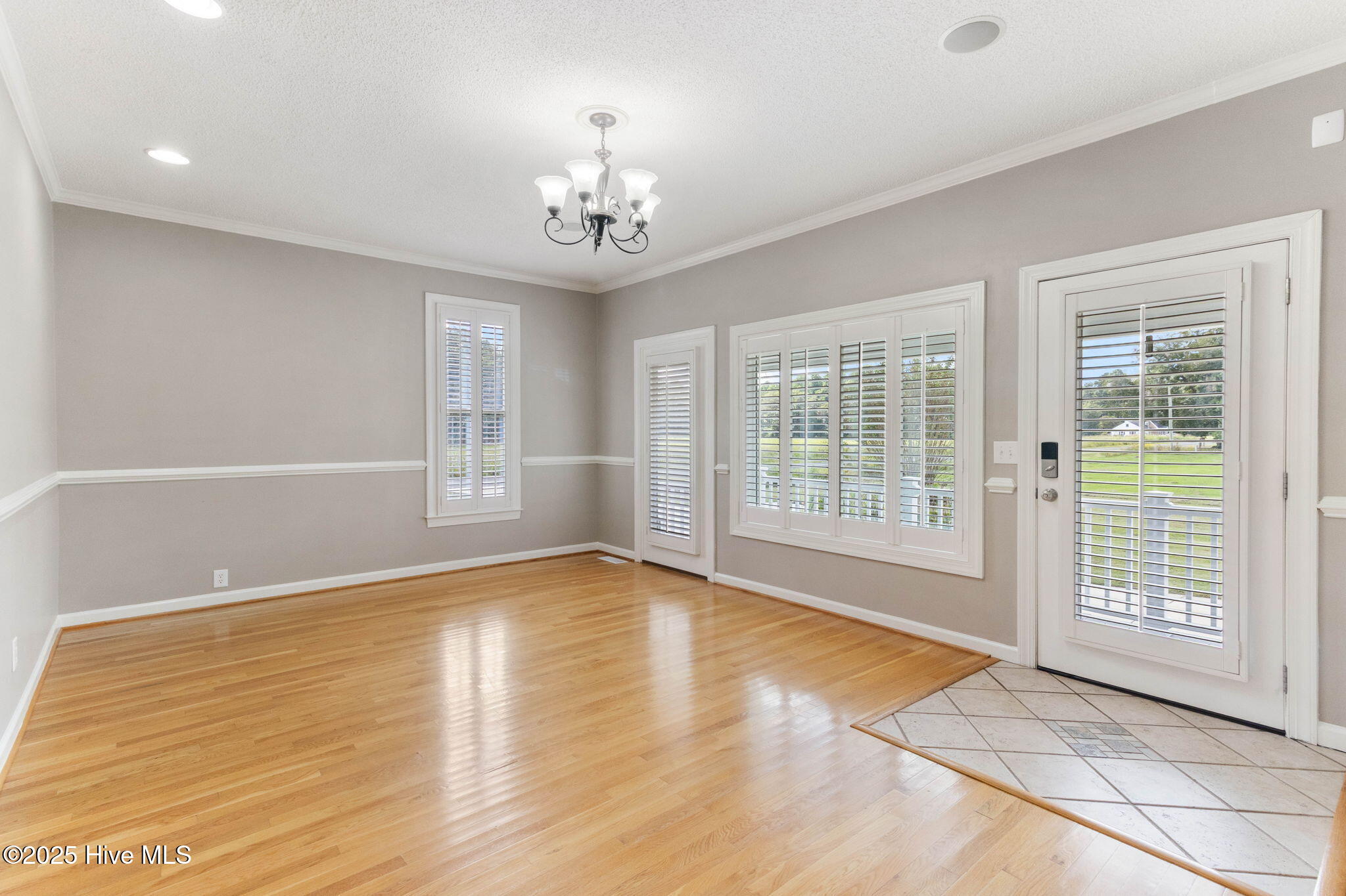 100533905 | Photo 25