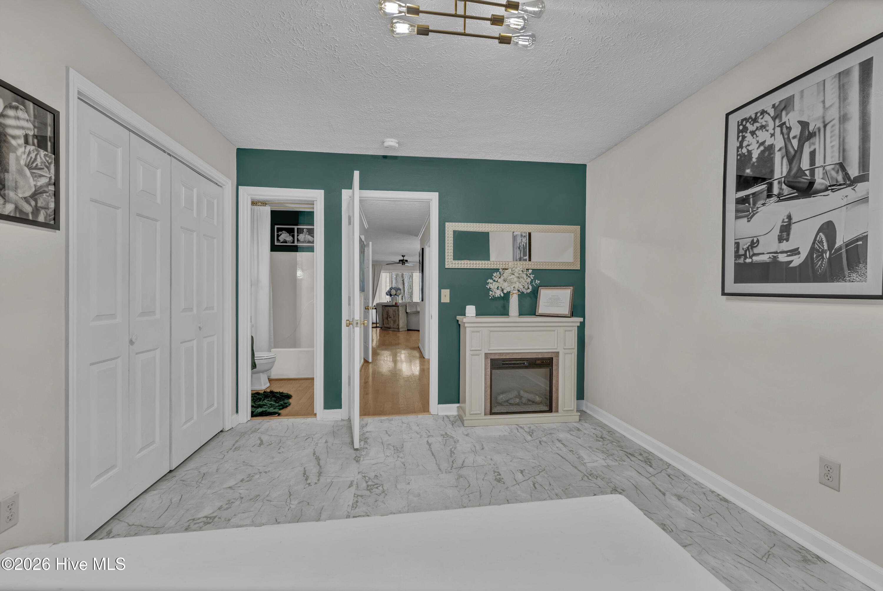 100550839 | Photo 47