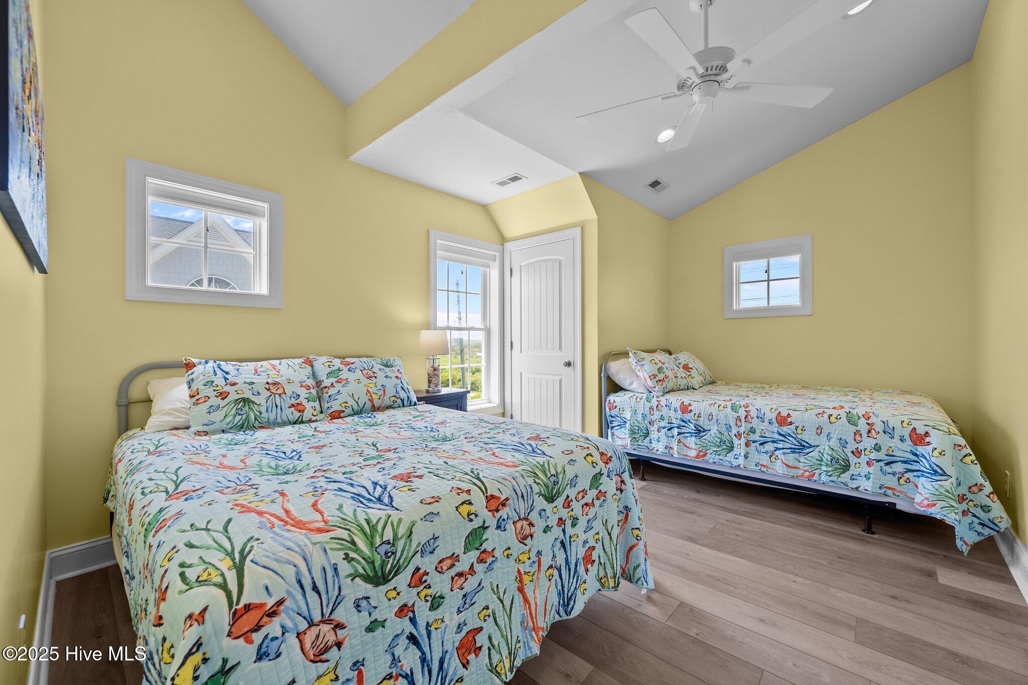 100514915 | Photo 37