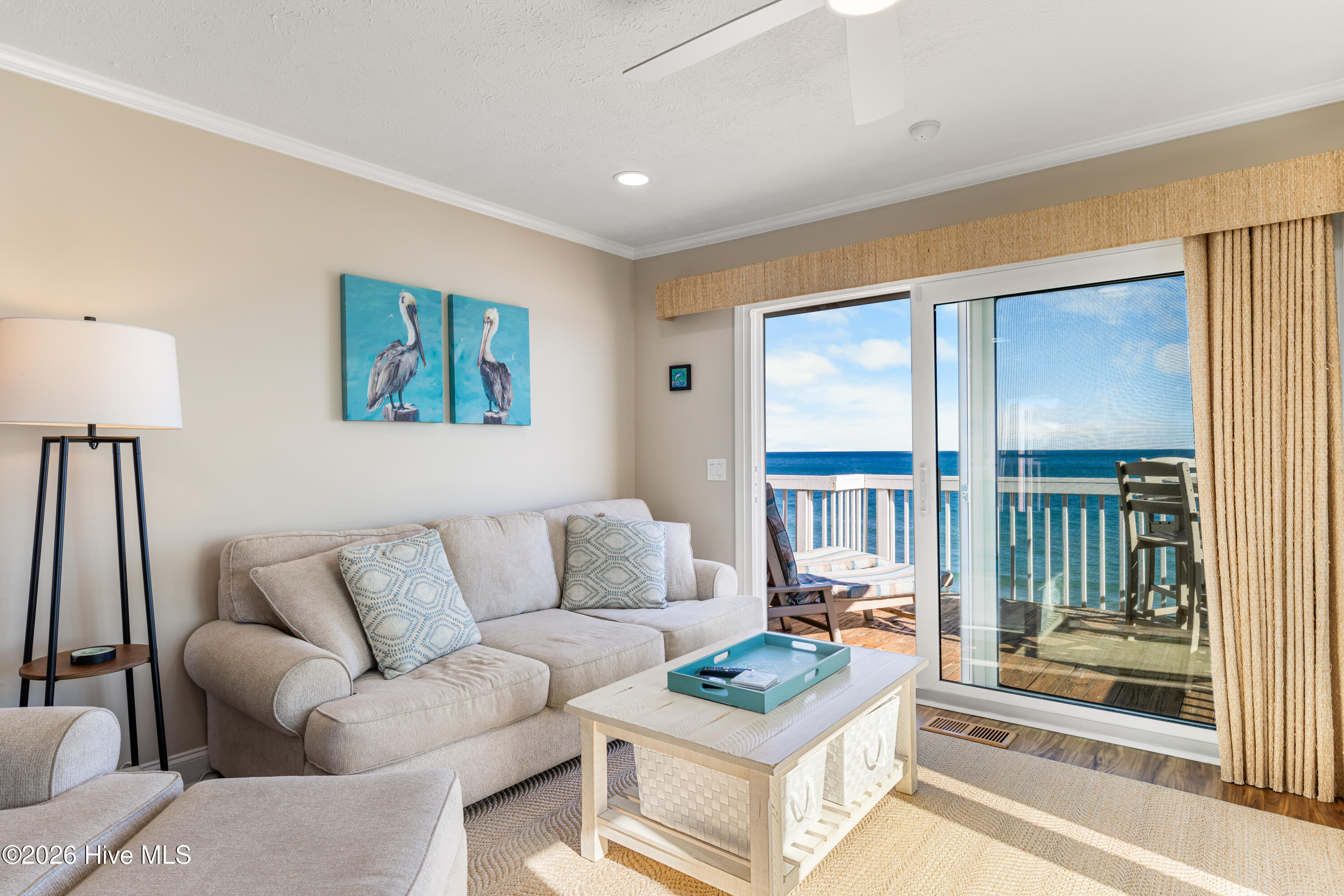 100550071 | Photo 16