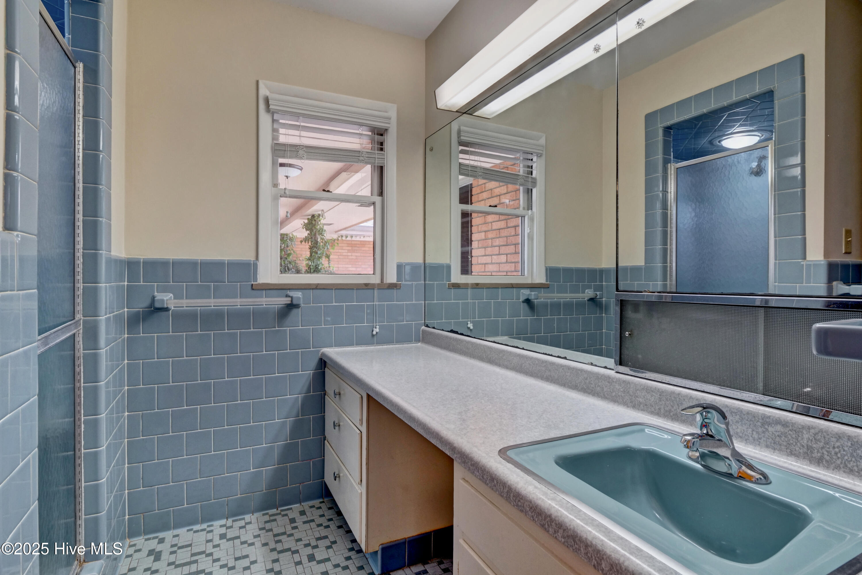 100536317 | Photo 23