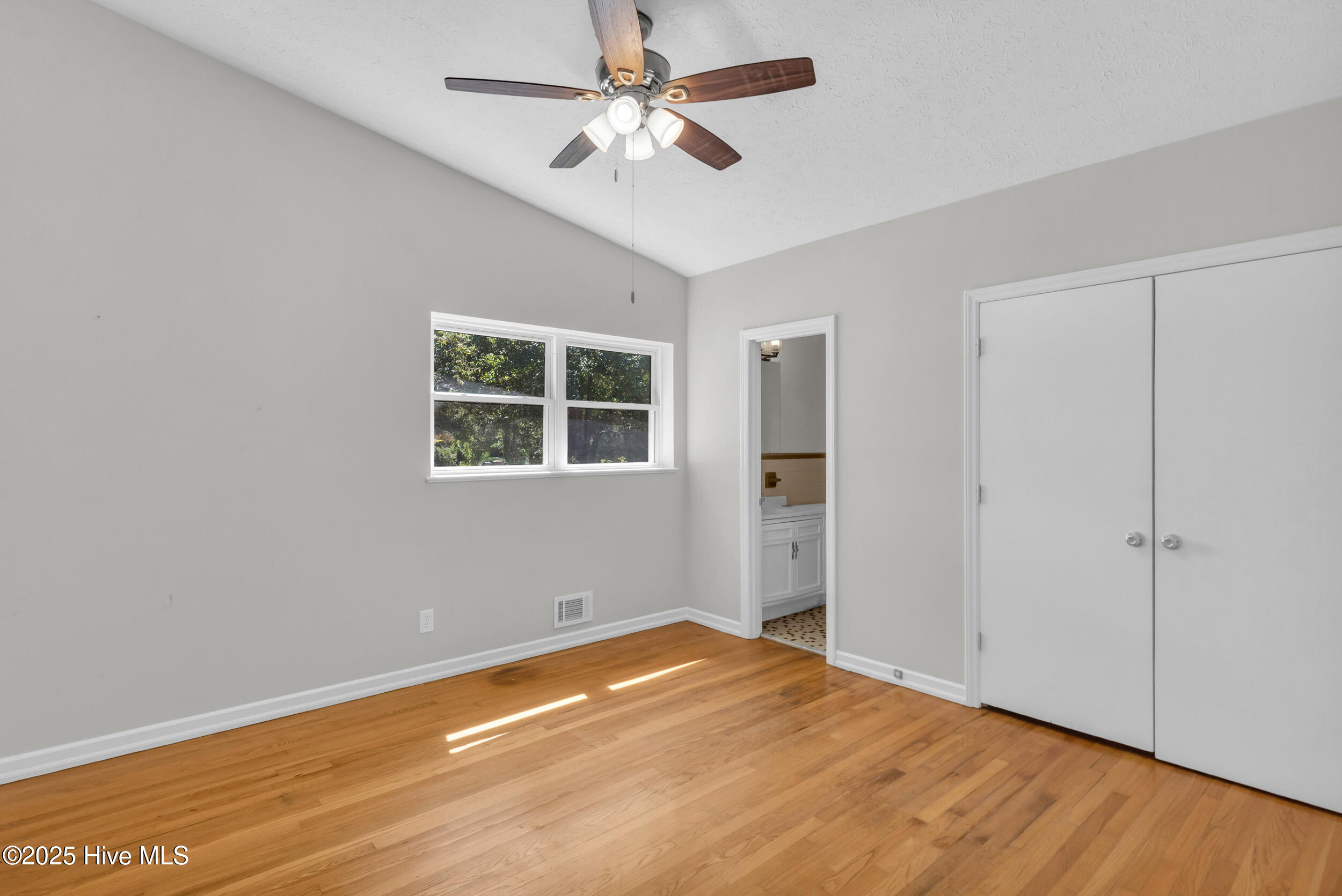 100532133 | Photo 22