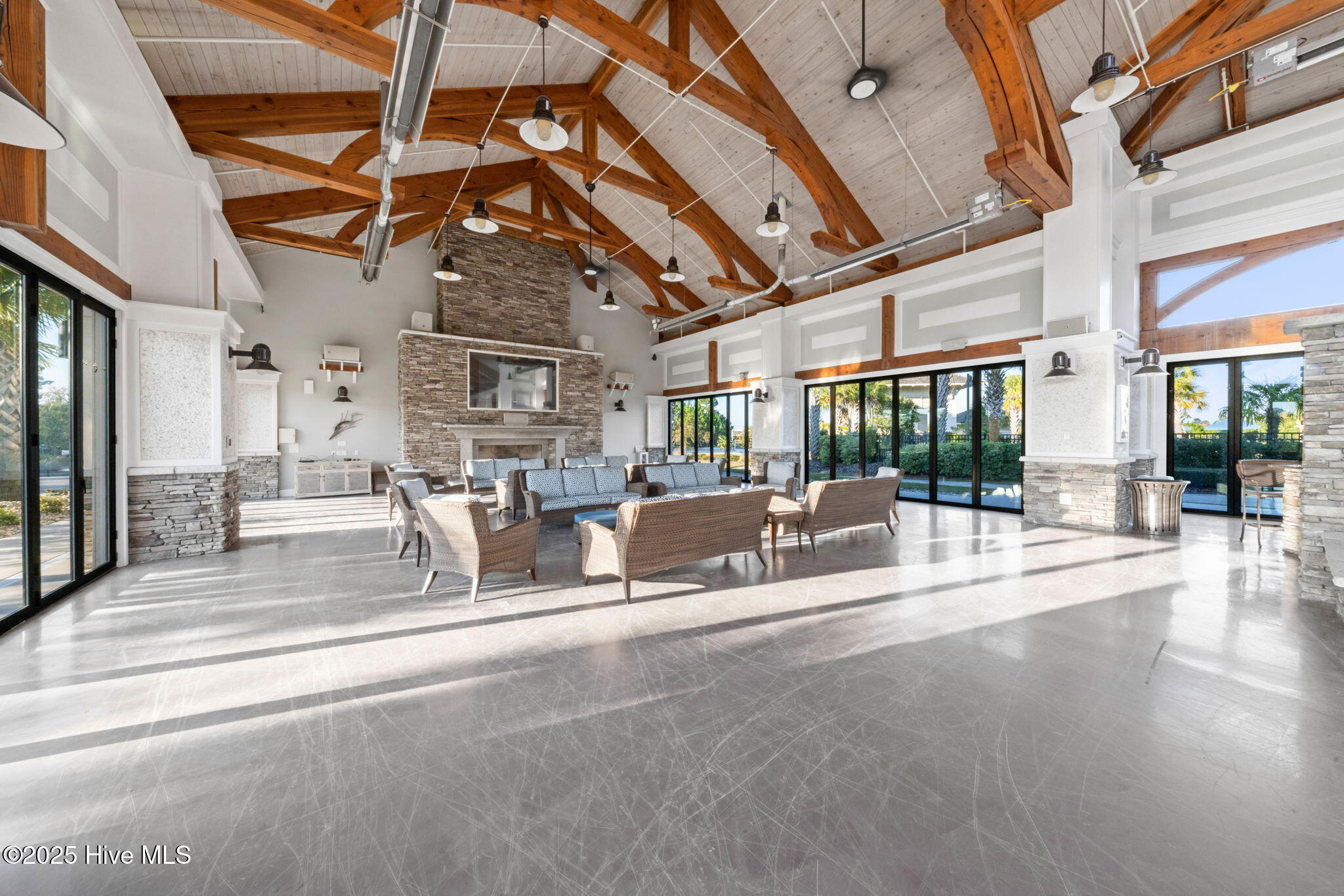 100544684 | Photo 101