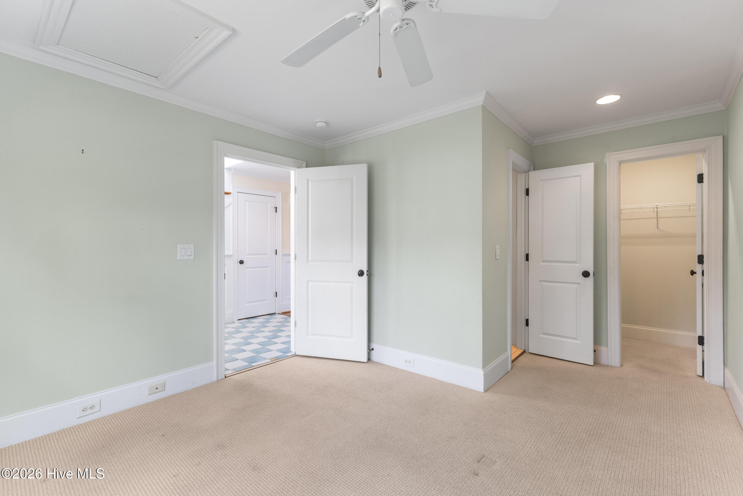 100561690 | Photo 40