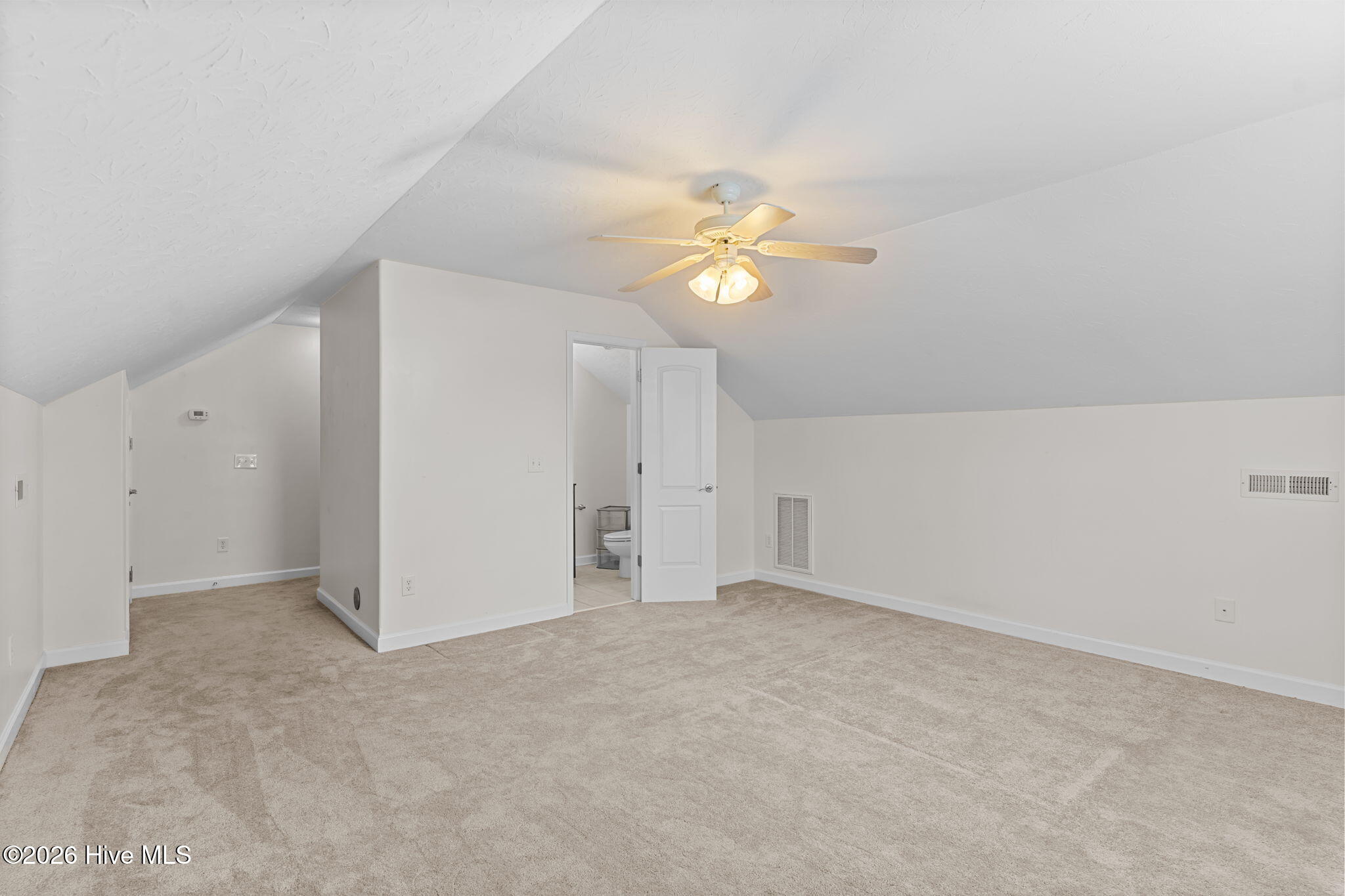 100563070 | Photo 36