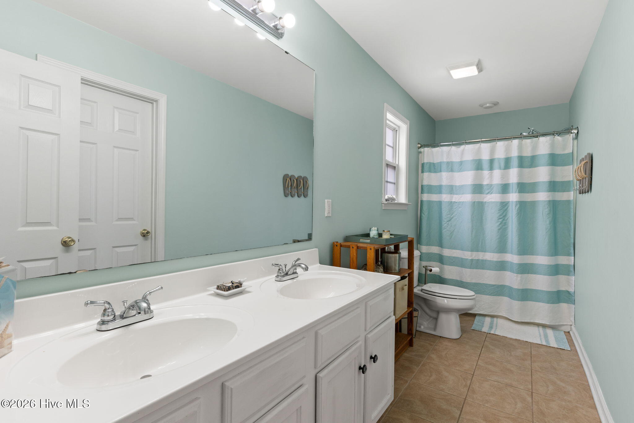 100560273 | Photo 29