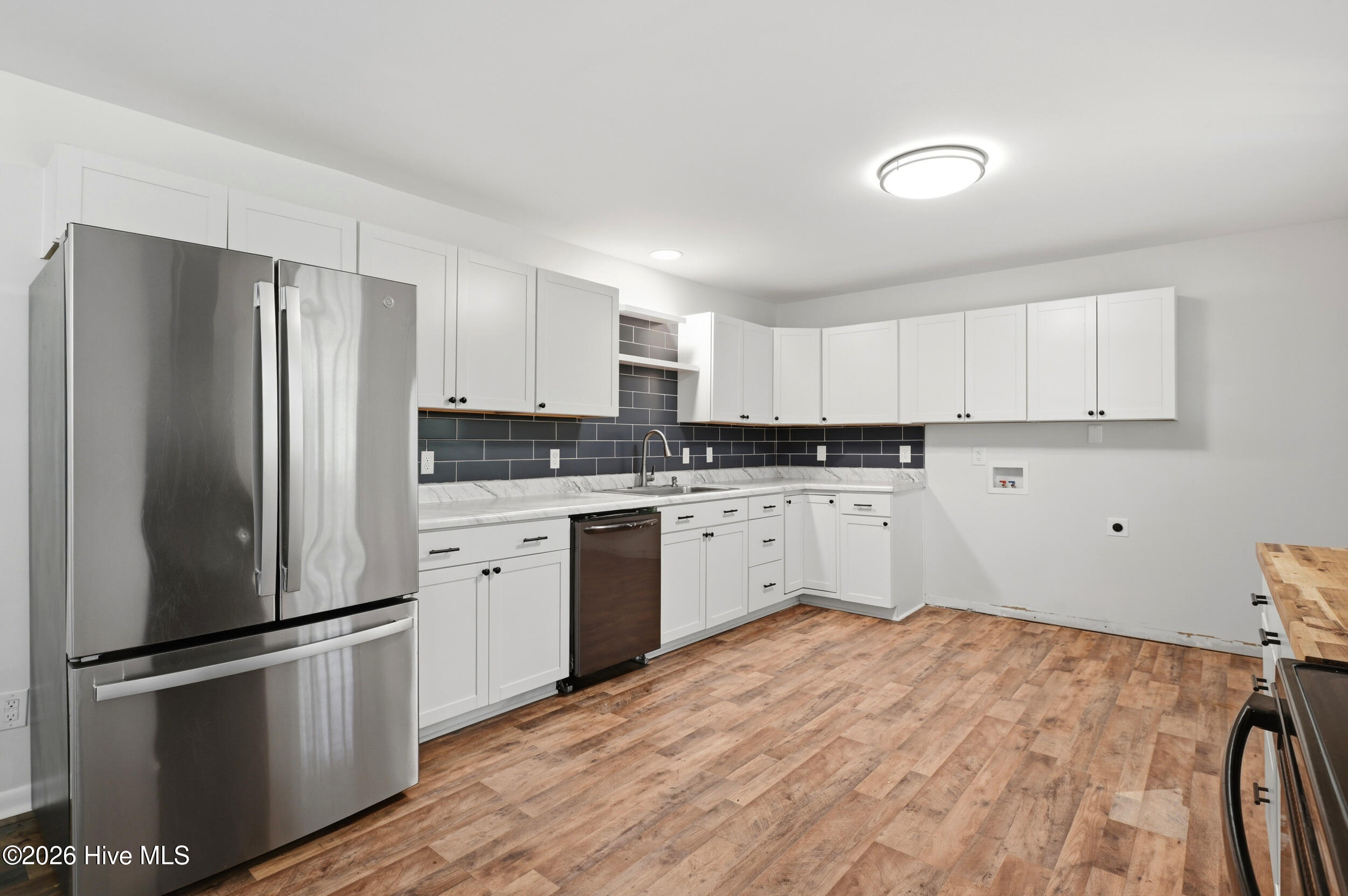 100566125 | Photo 16