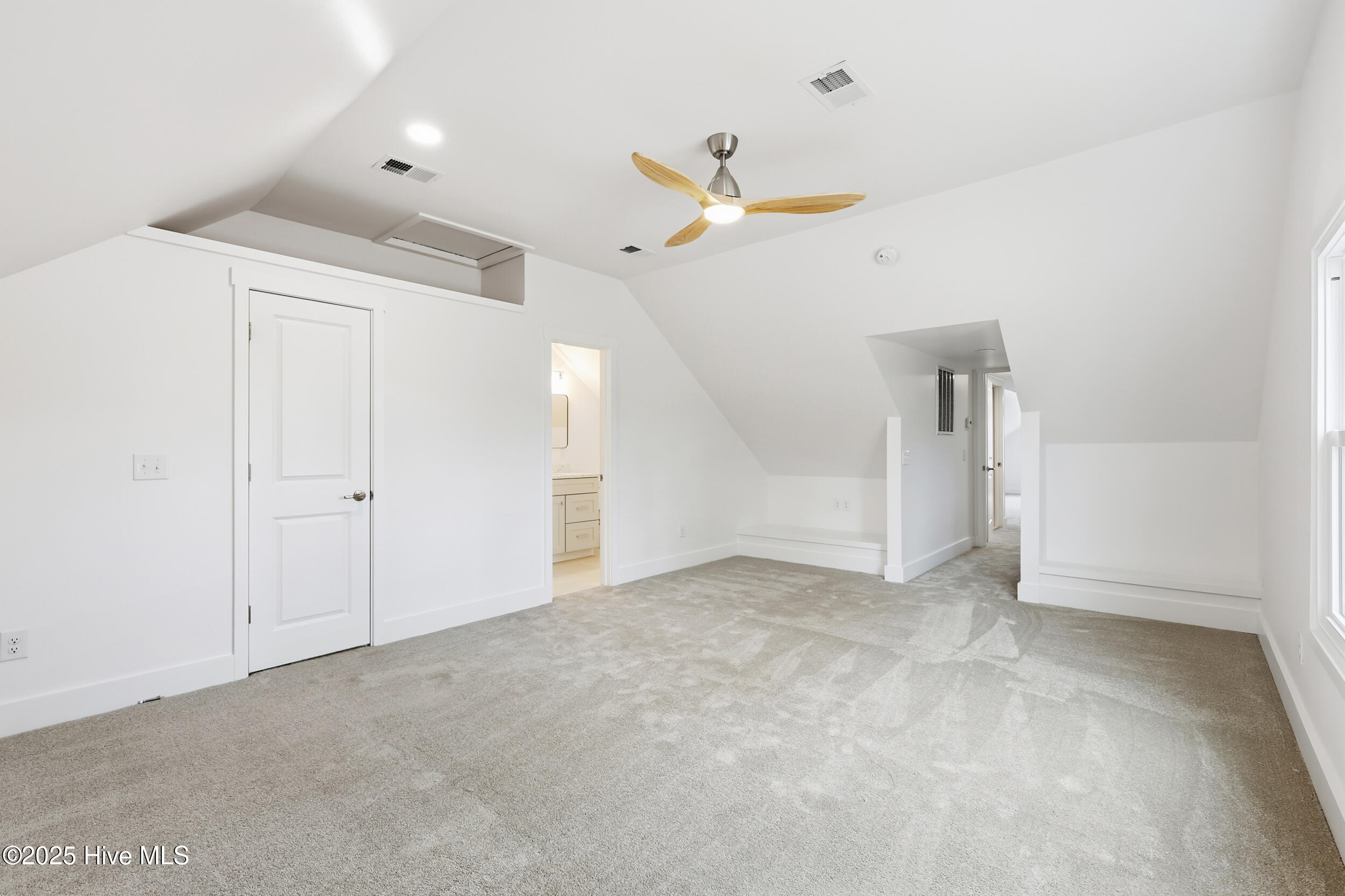 100544794 | Photo 38