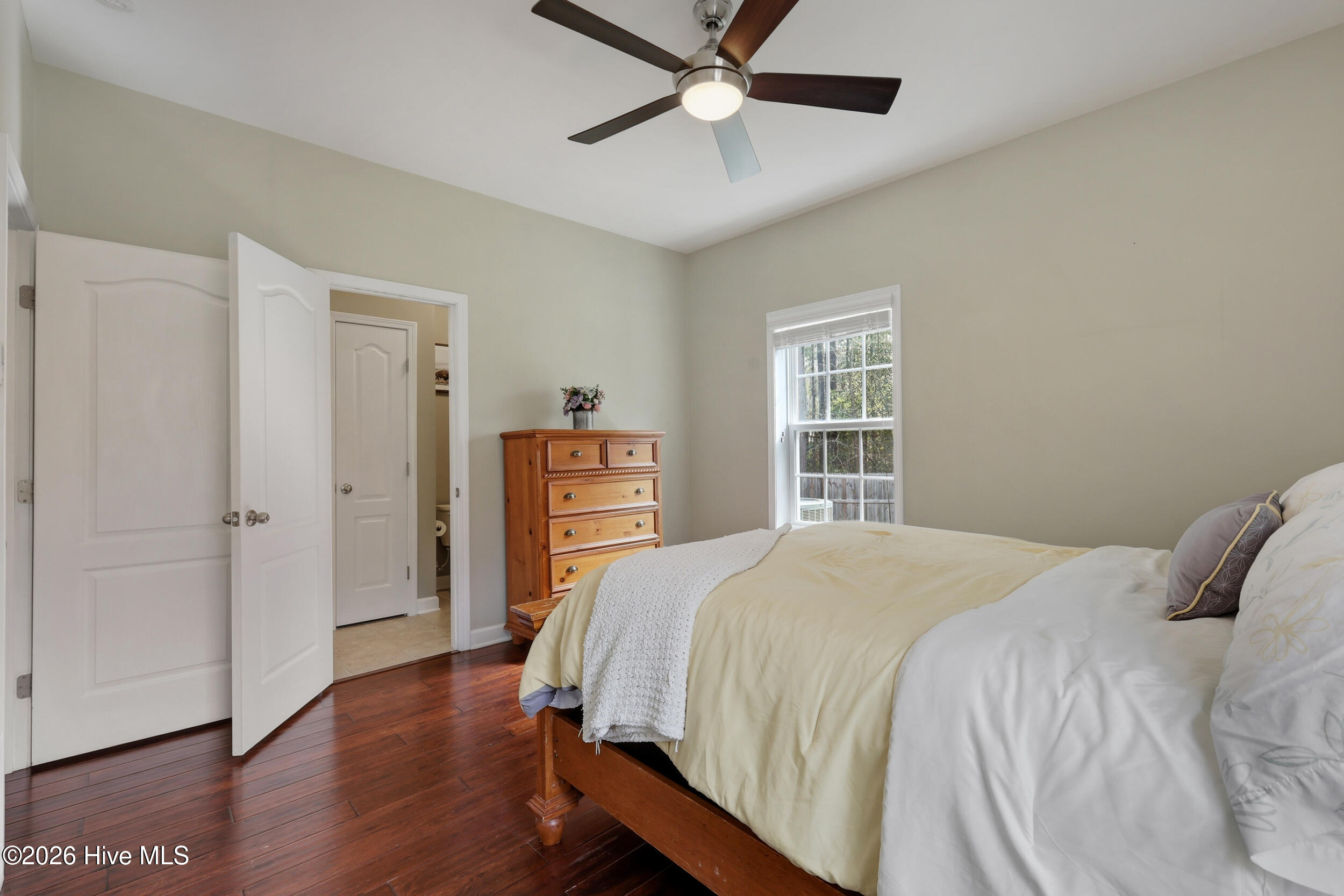 100562179 | Photo 38