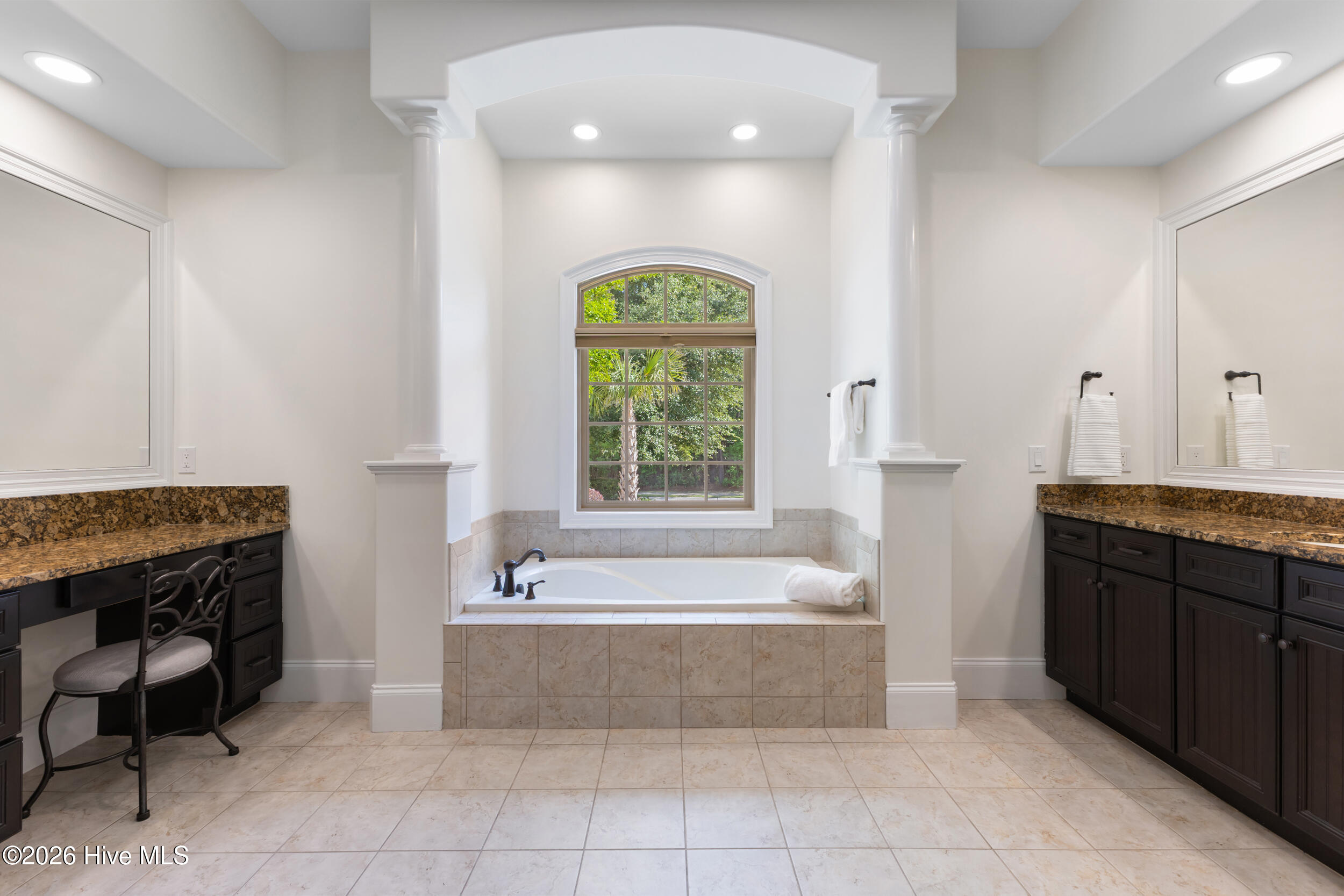 100567857 | Photo 21