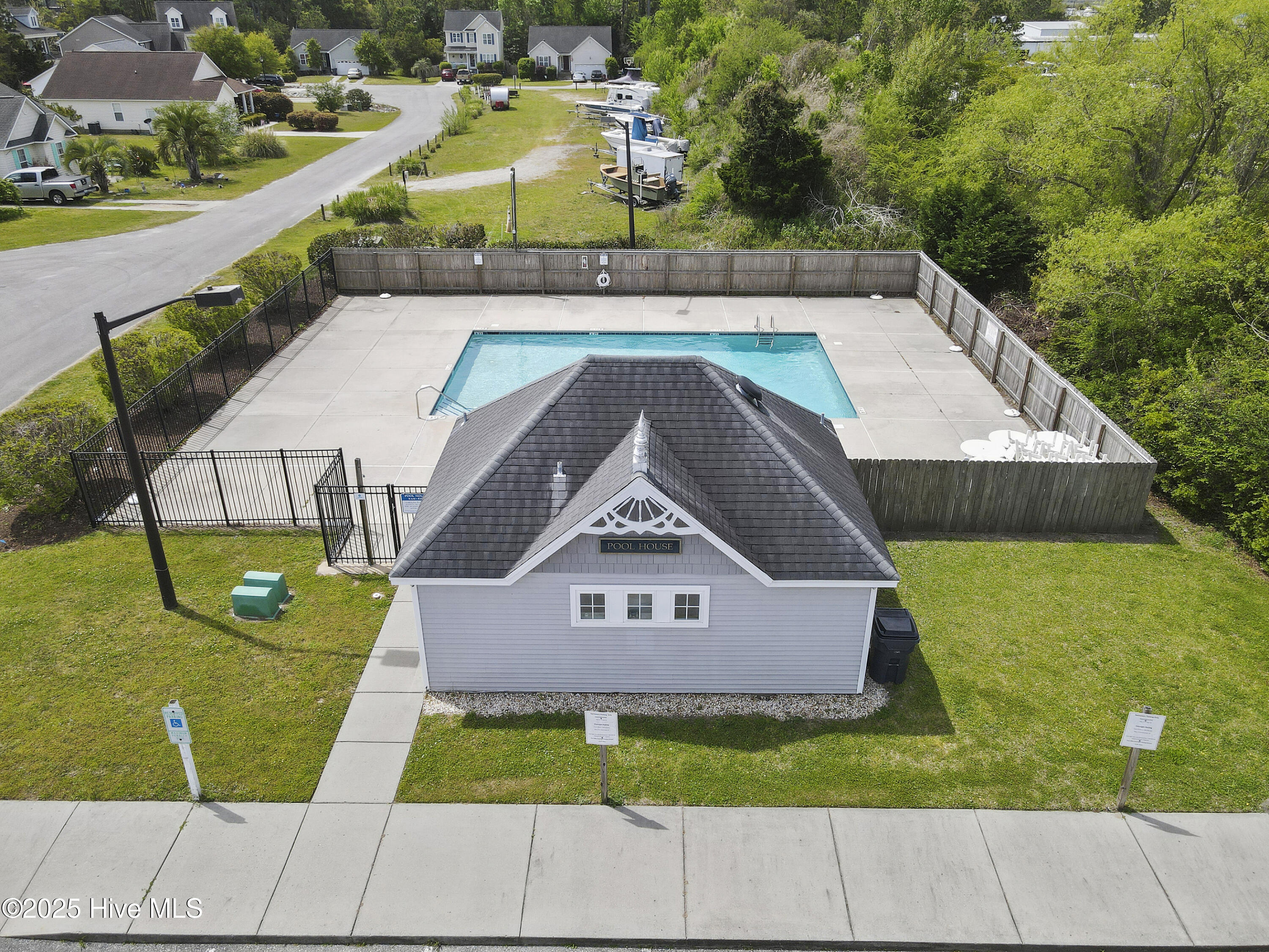 100548000 | Photo 54