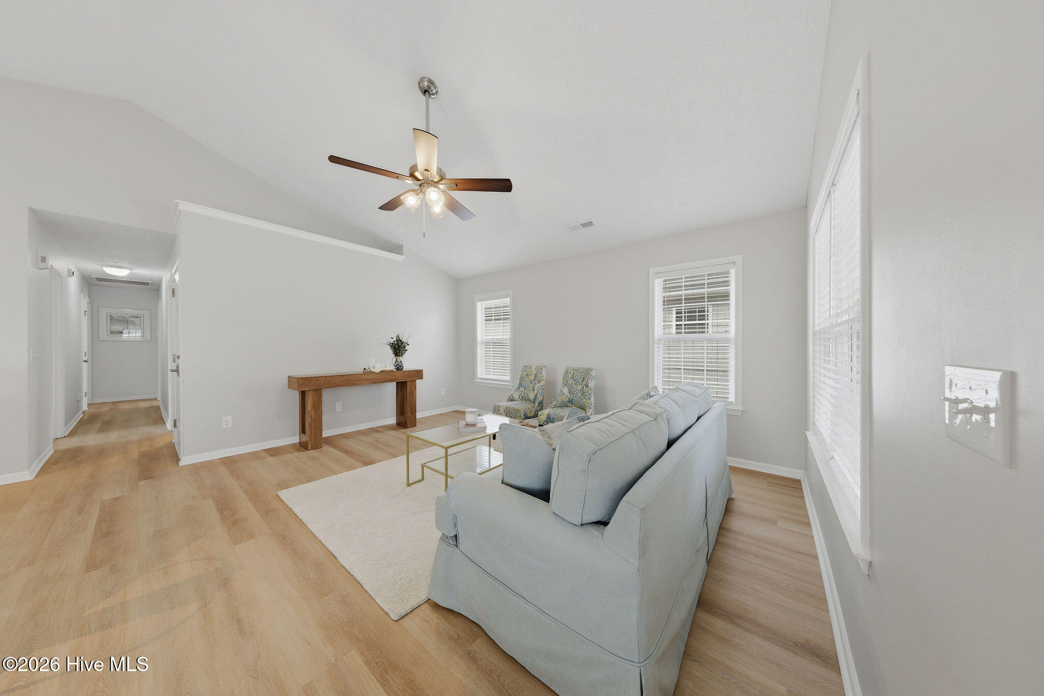 100562834 | Photo 19