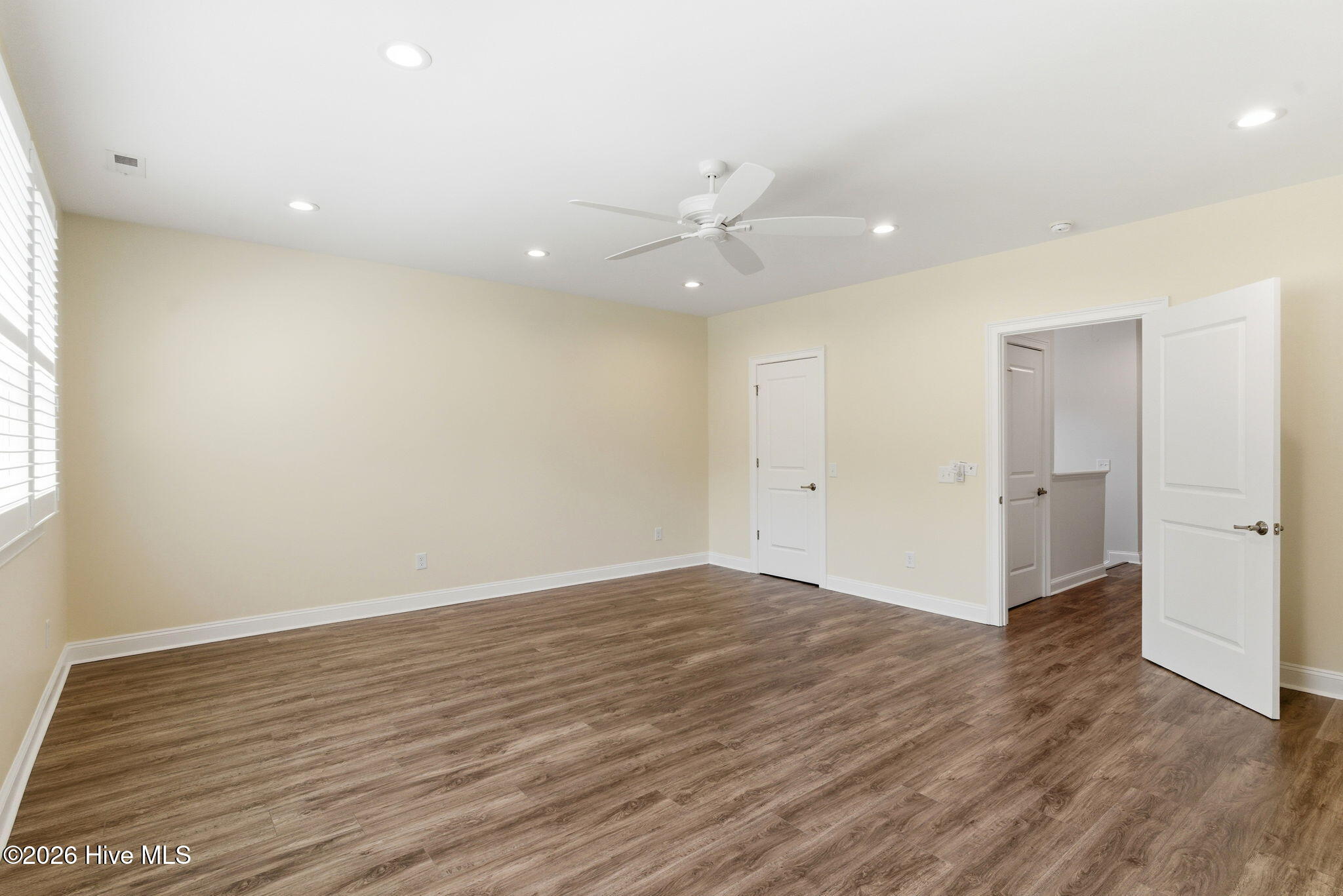 100569885 | Photo 39