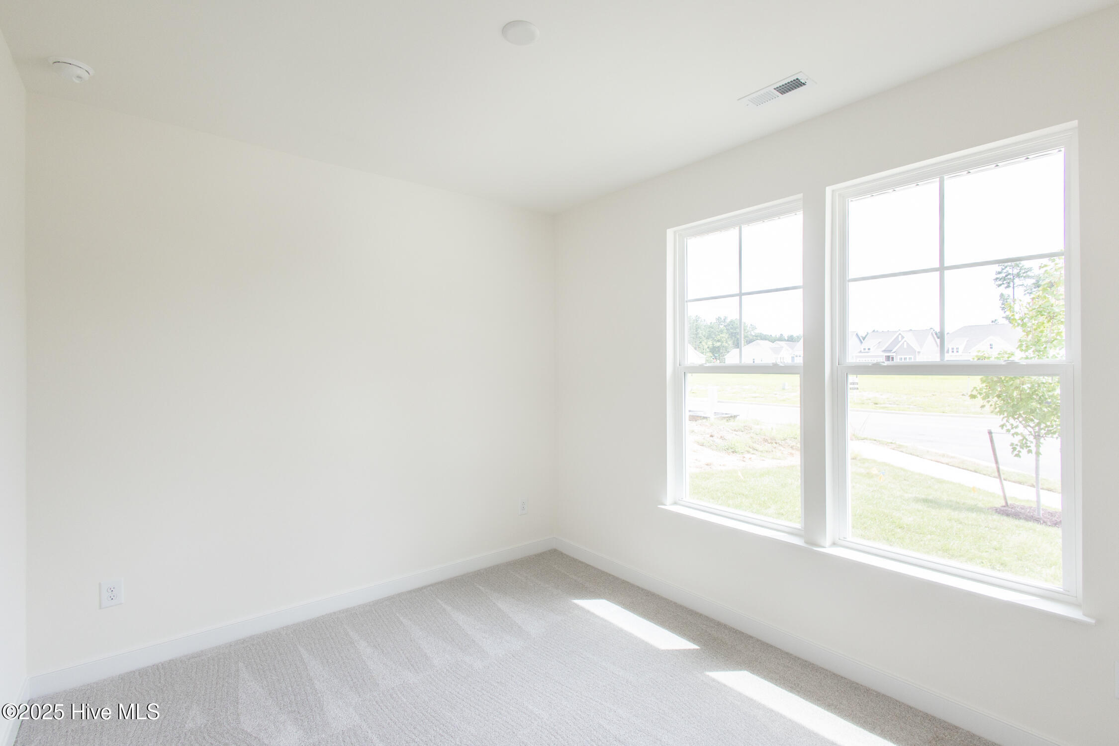 100561162 | Photo 17