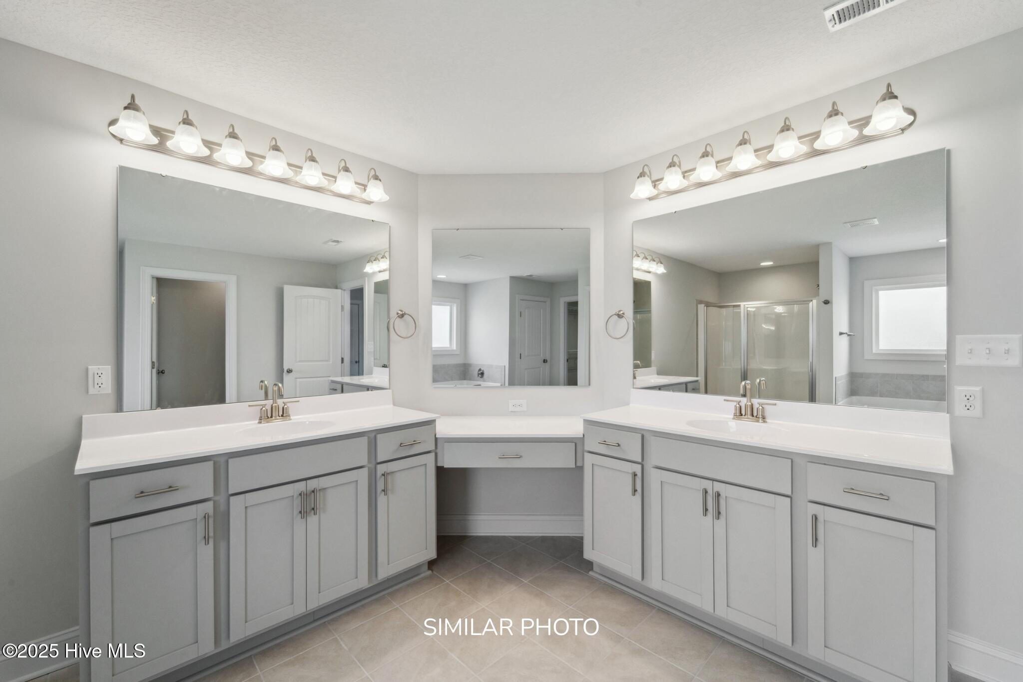 100543824 | Photo 25