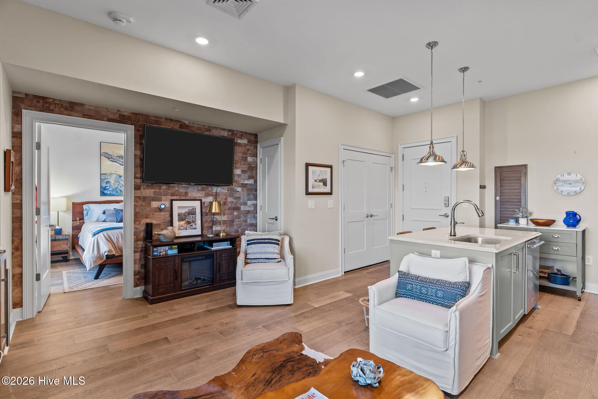 100565283 | Photo 16