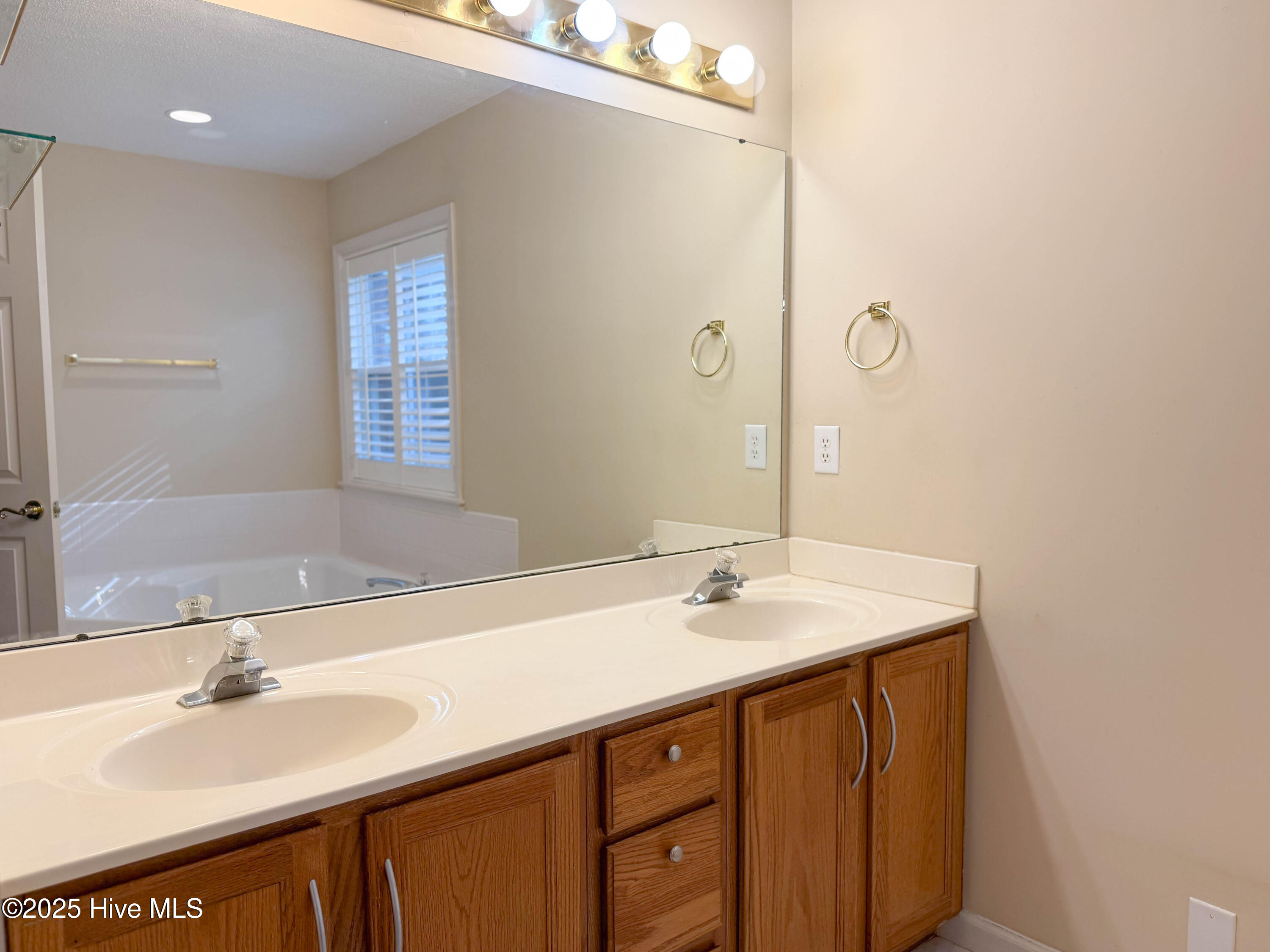 100542356 | Photo 31