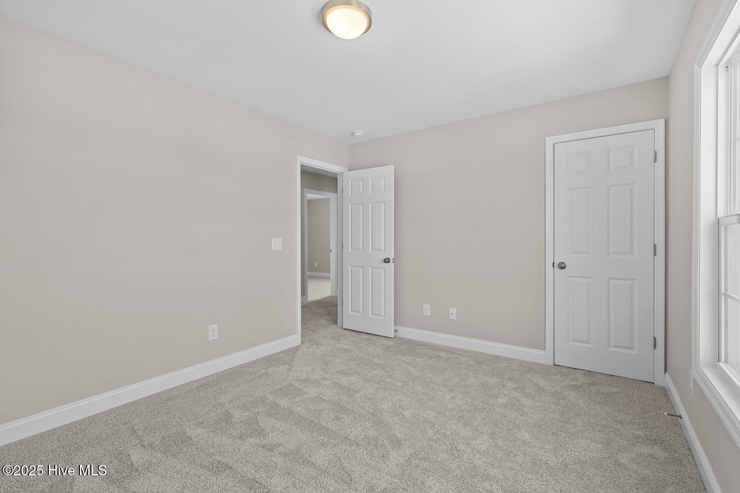 100469992 | Photo 27