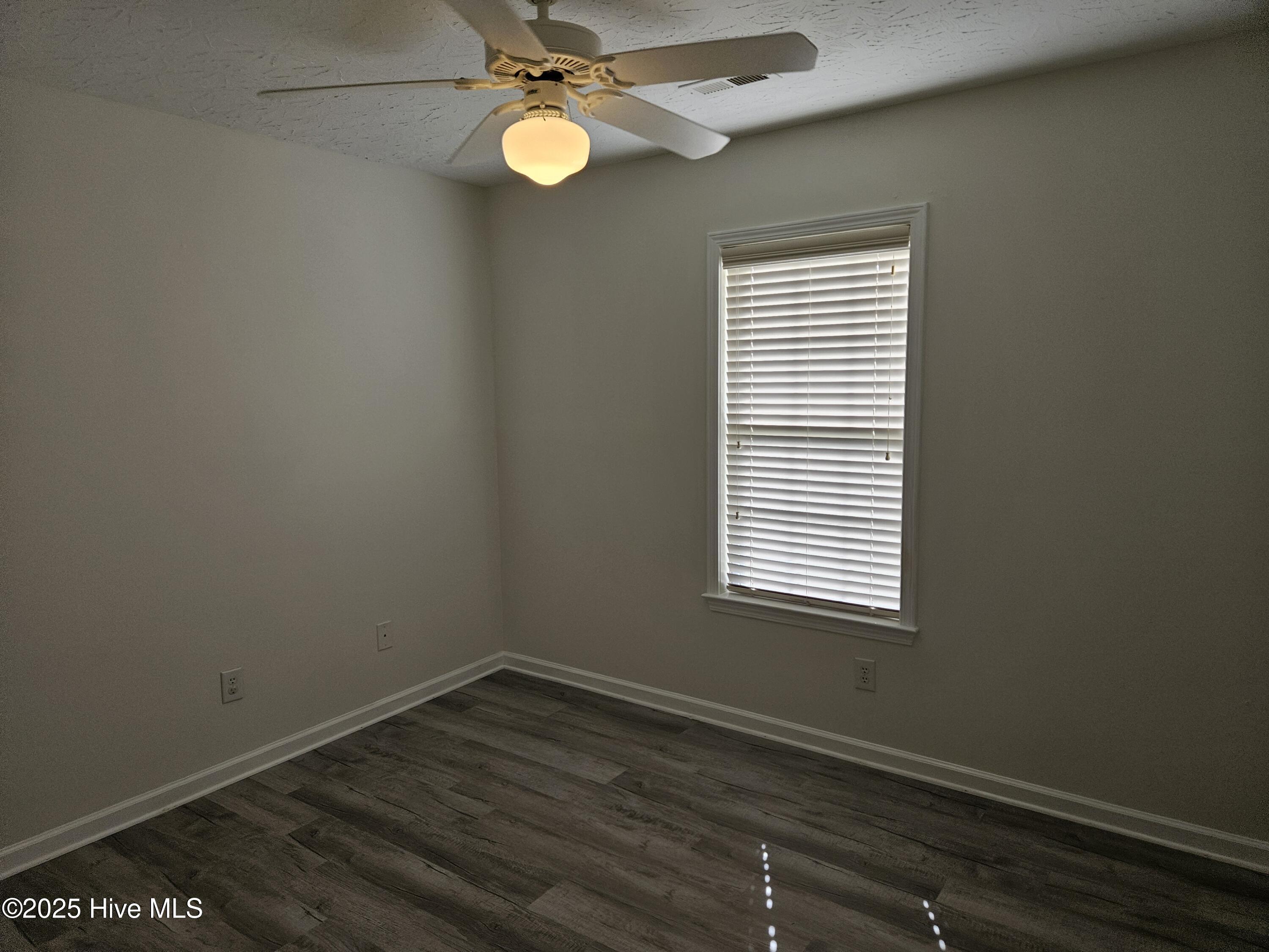 100530882 | Photo 16