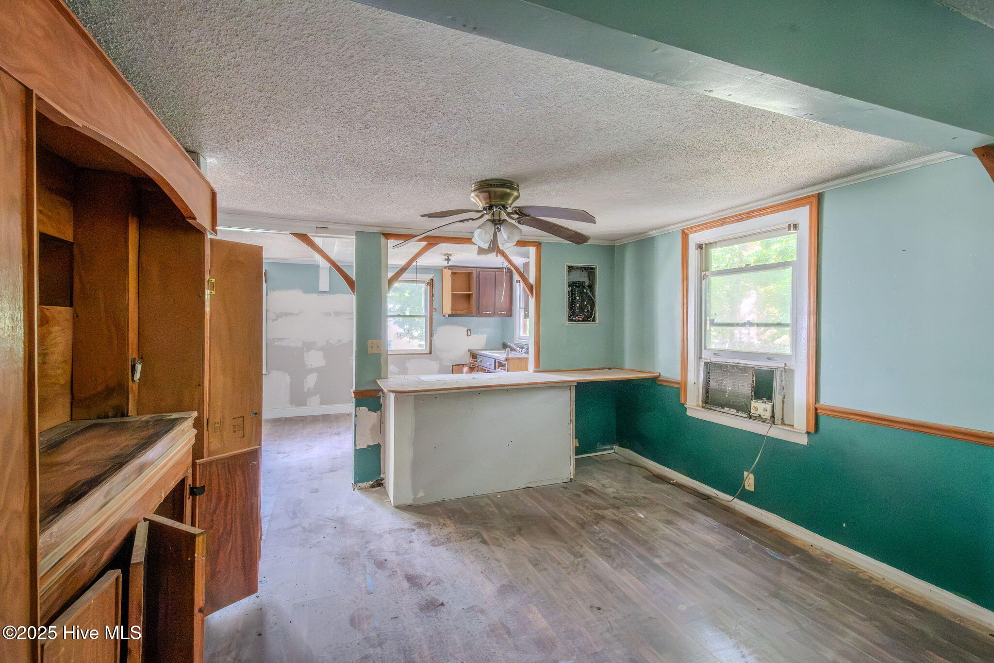 7-web-or-mls-409 S Bodenheimer St-107