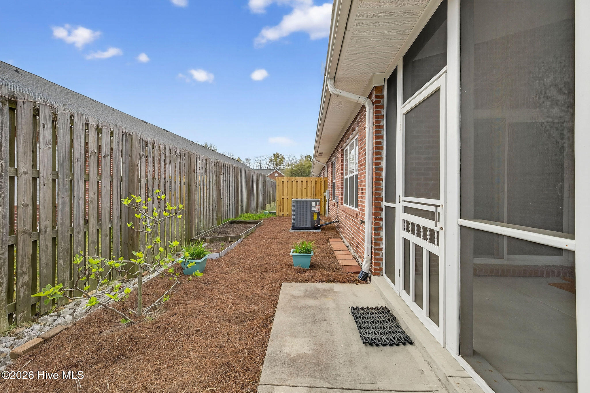 100562994 | Photo 28