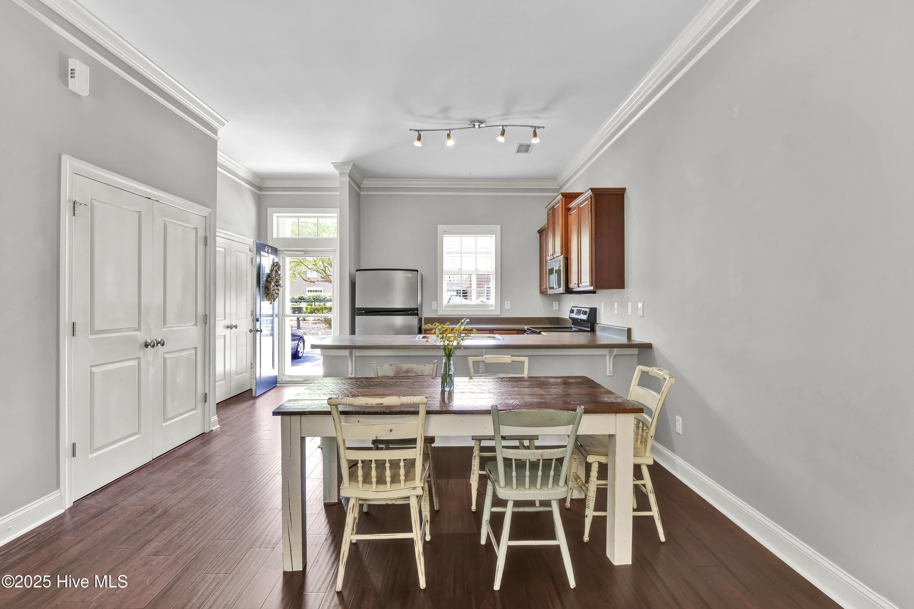 100504988 | Photo 12