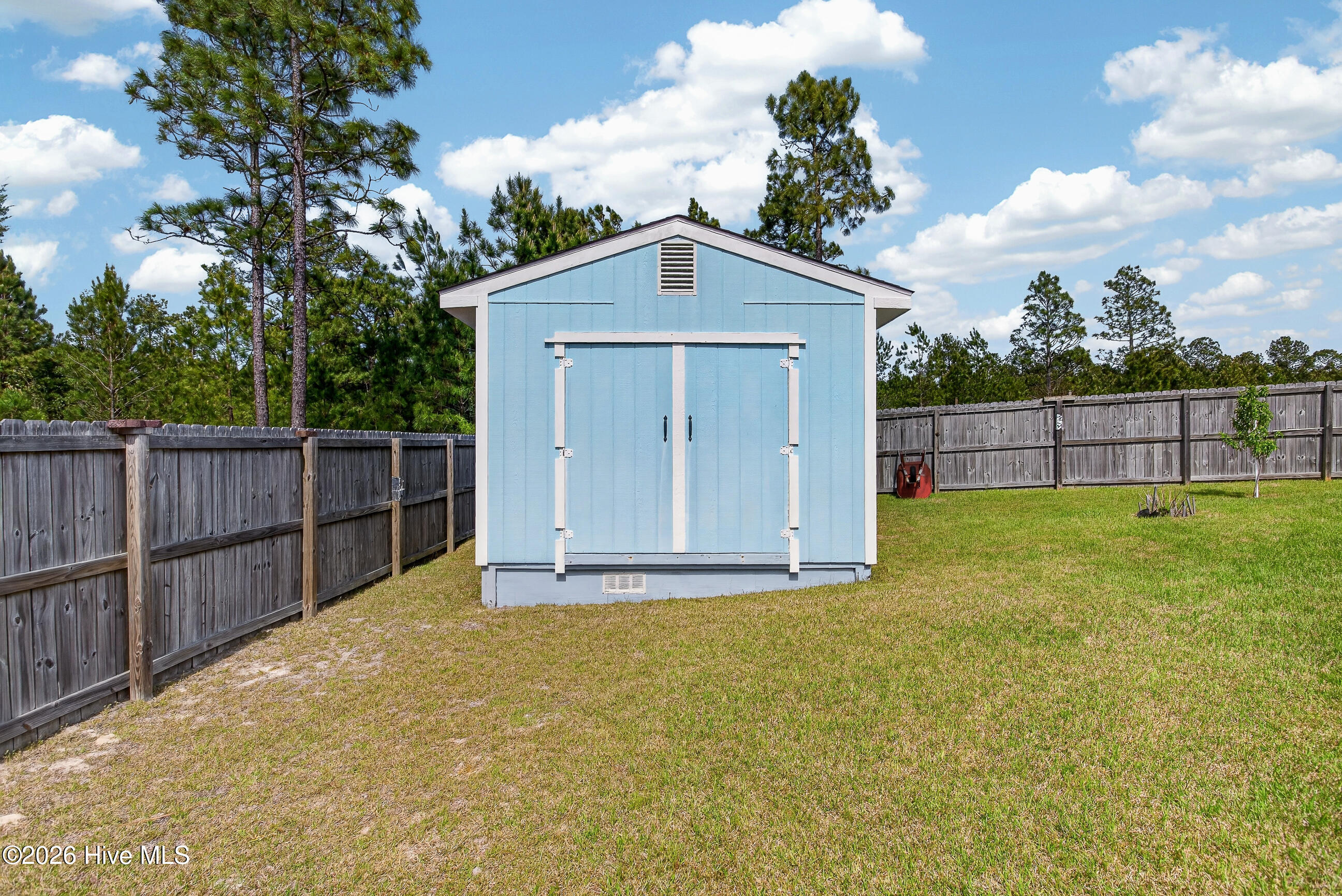 100566969 | Photo 23