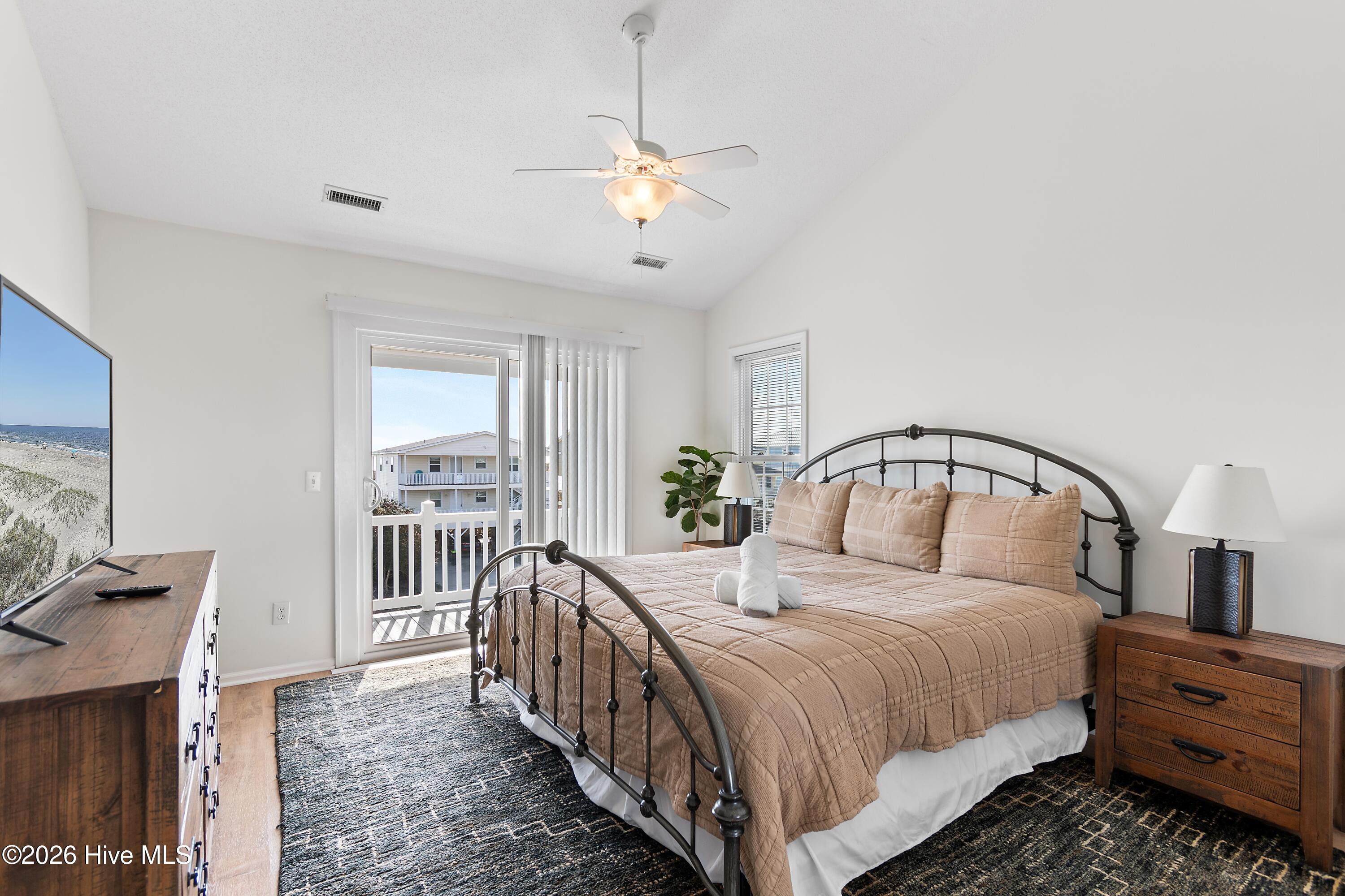 100550931 | Photo 30