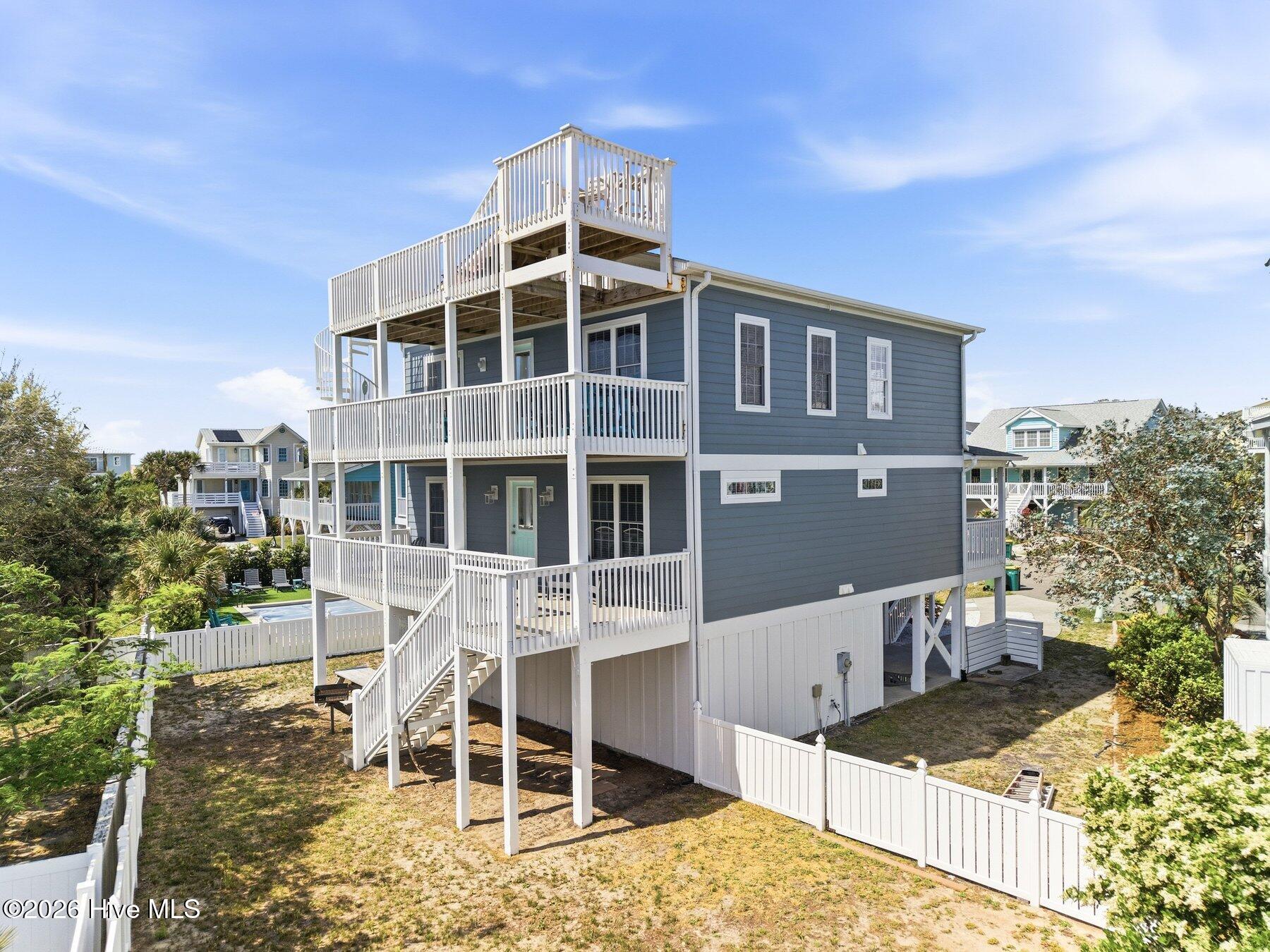 100570503 | Photo 50