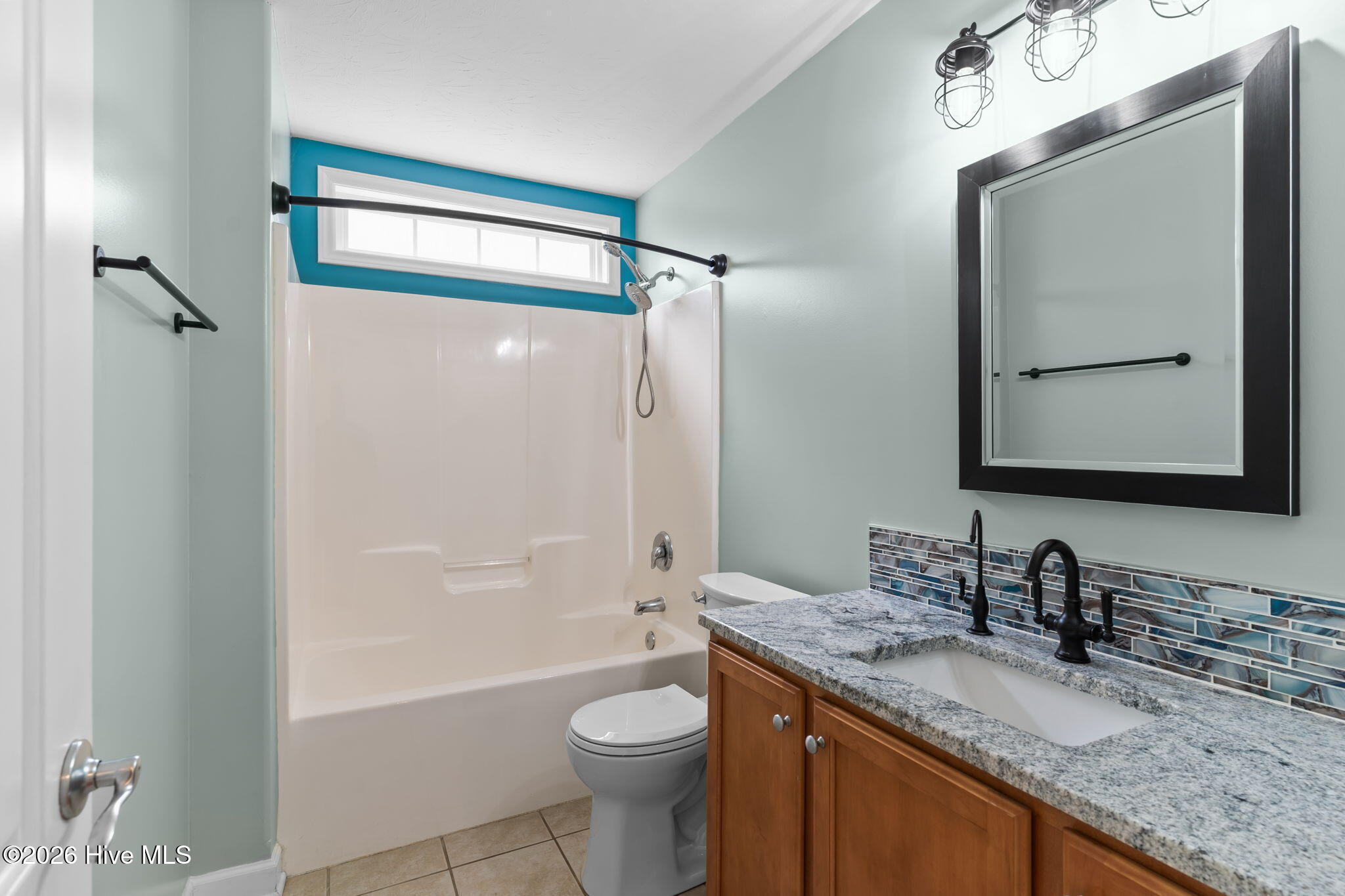 100563070 | Photo 34