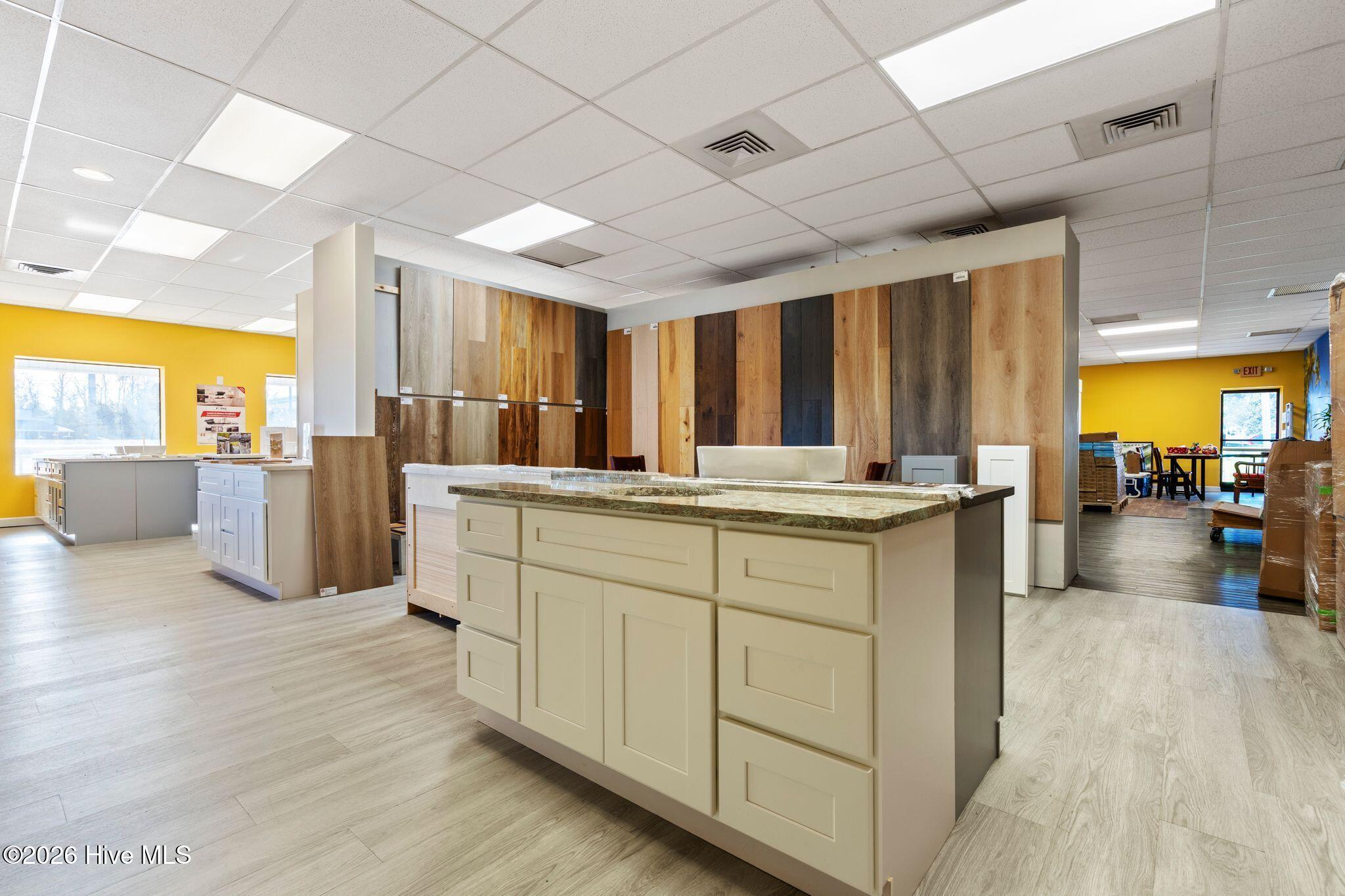 100550441 | Photo 27