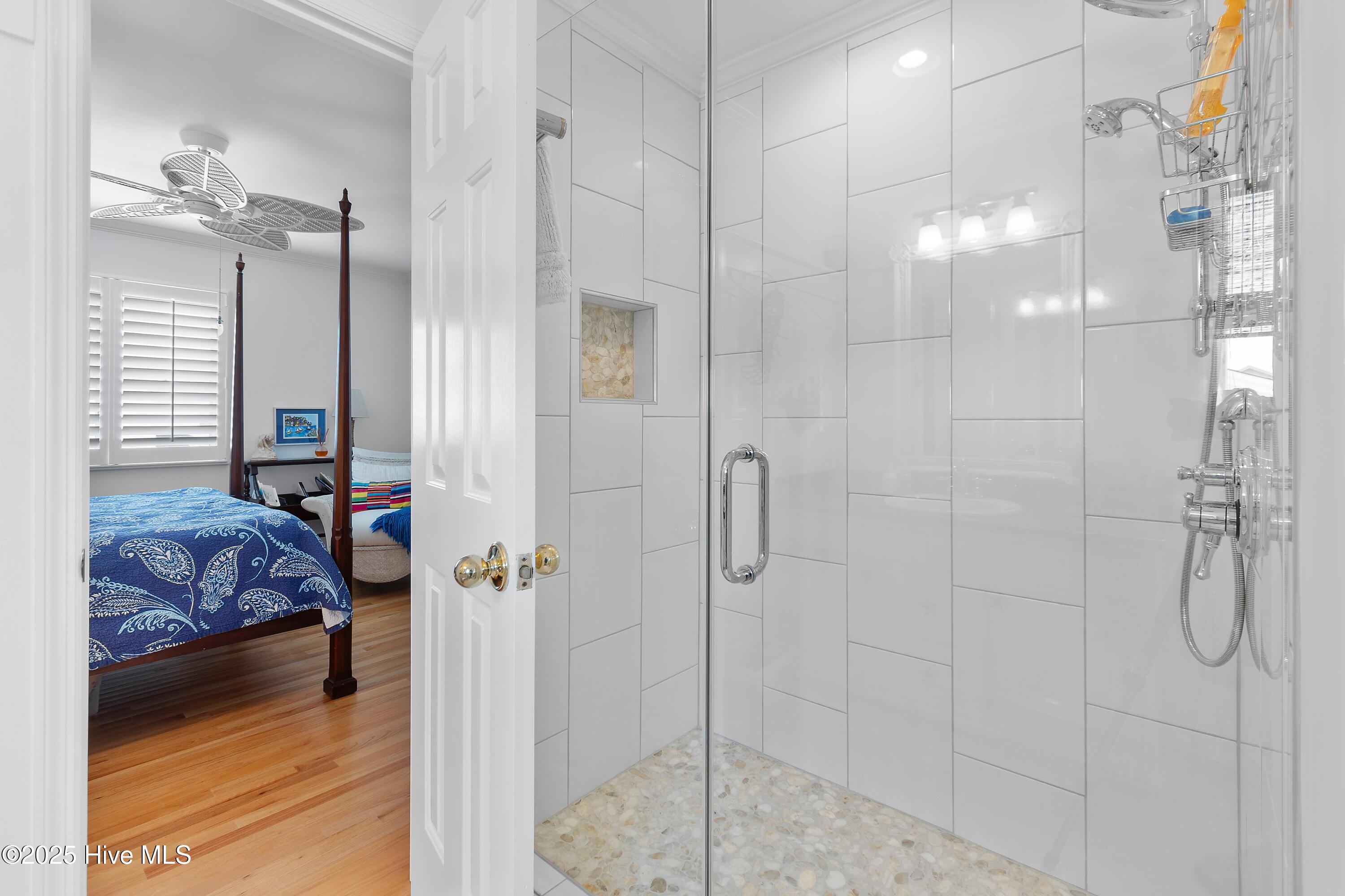 100527373 | Photo 36