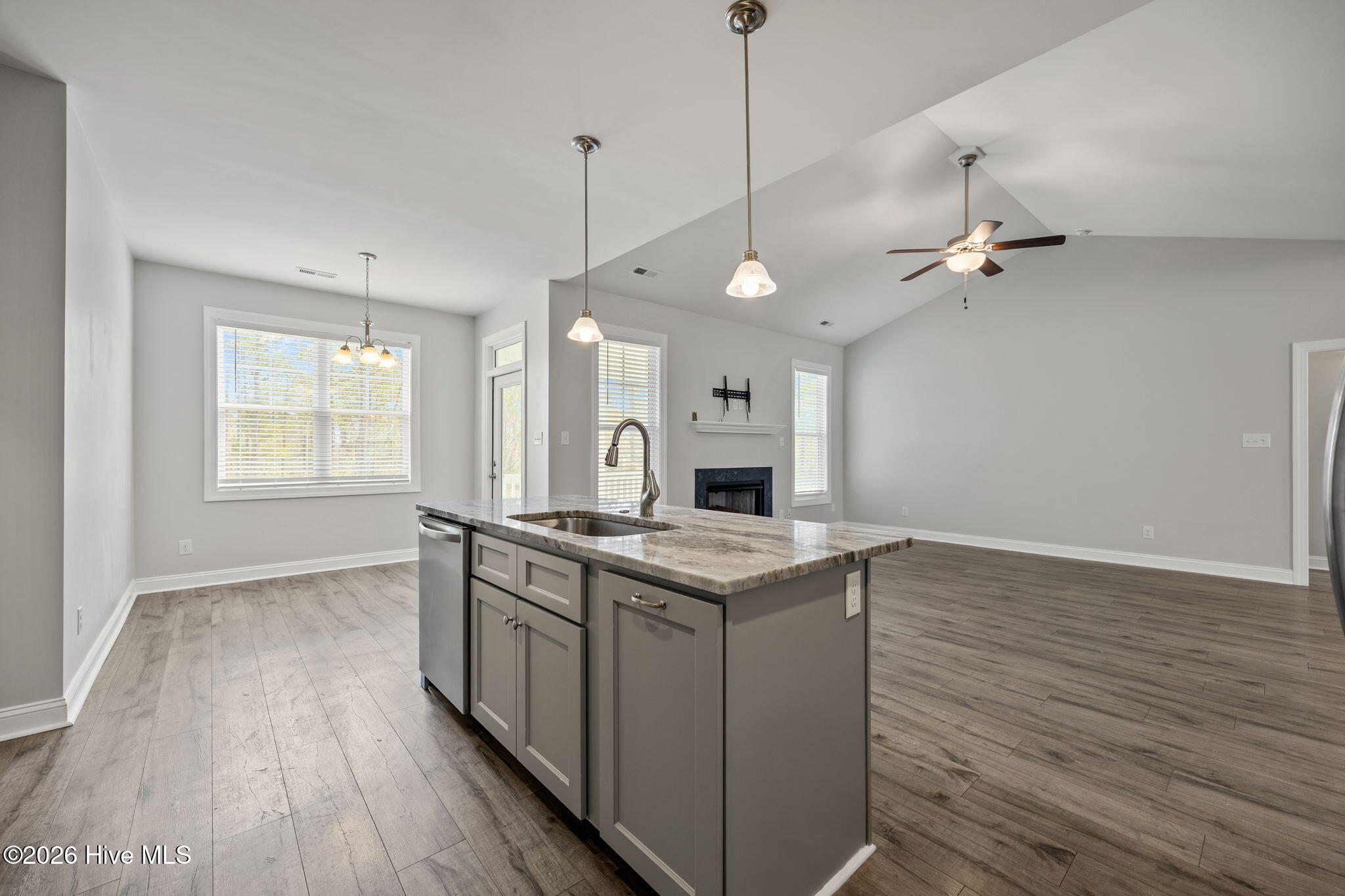 100559560 | Photo 27