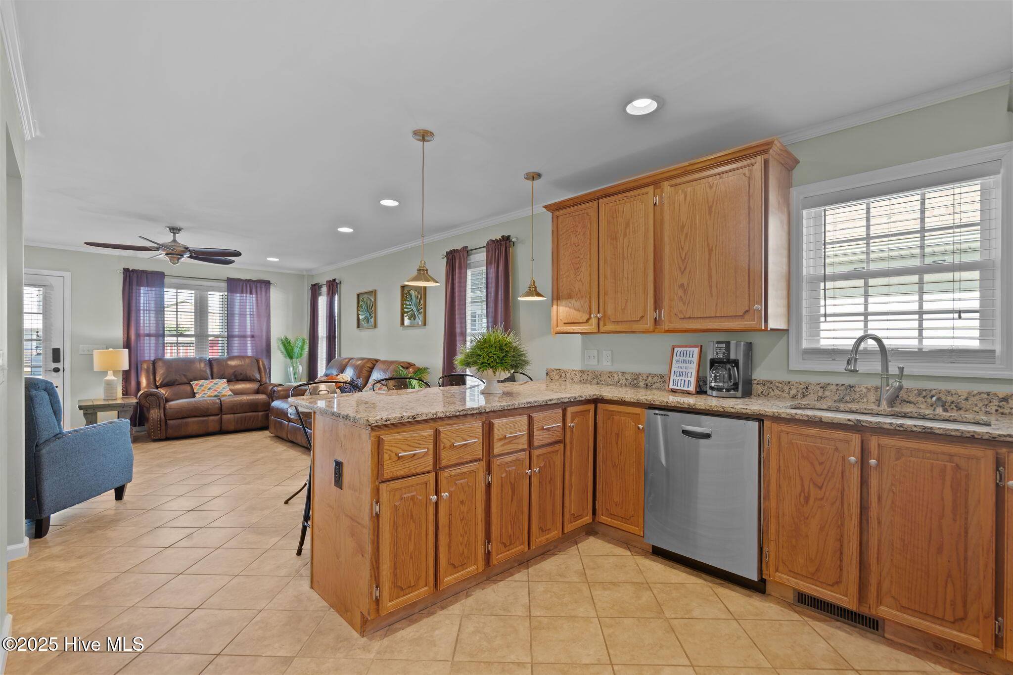 100528642 | Photo 13