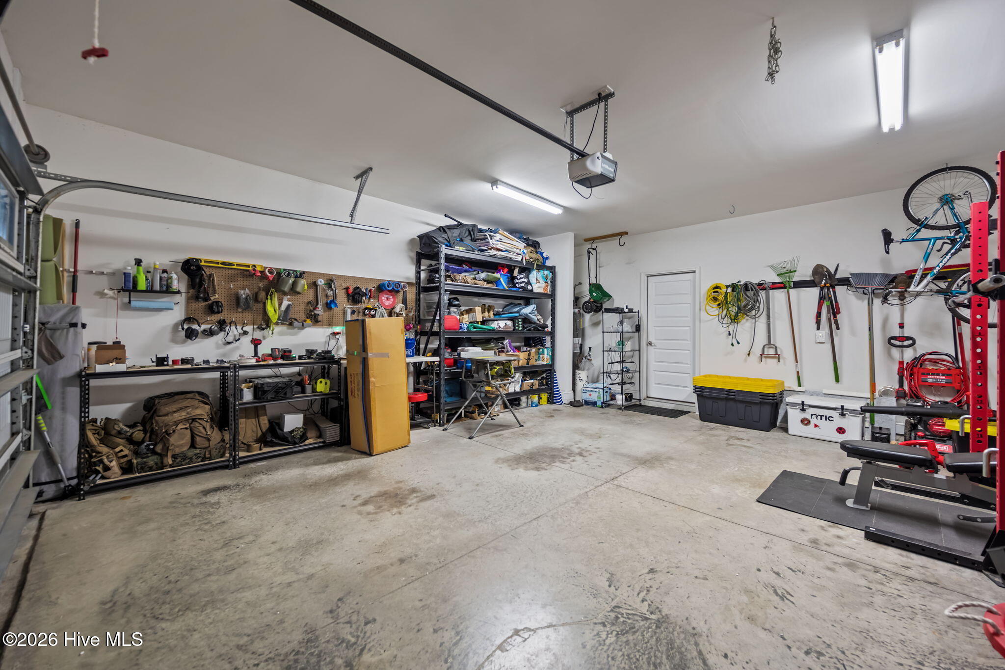 100553408 | Photo 34