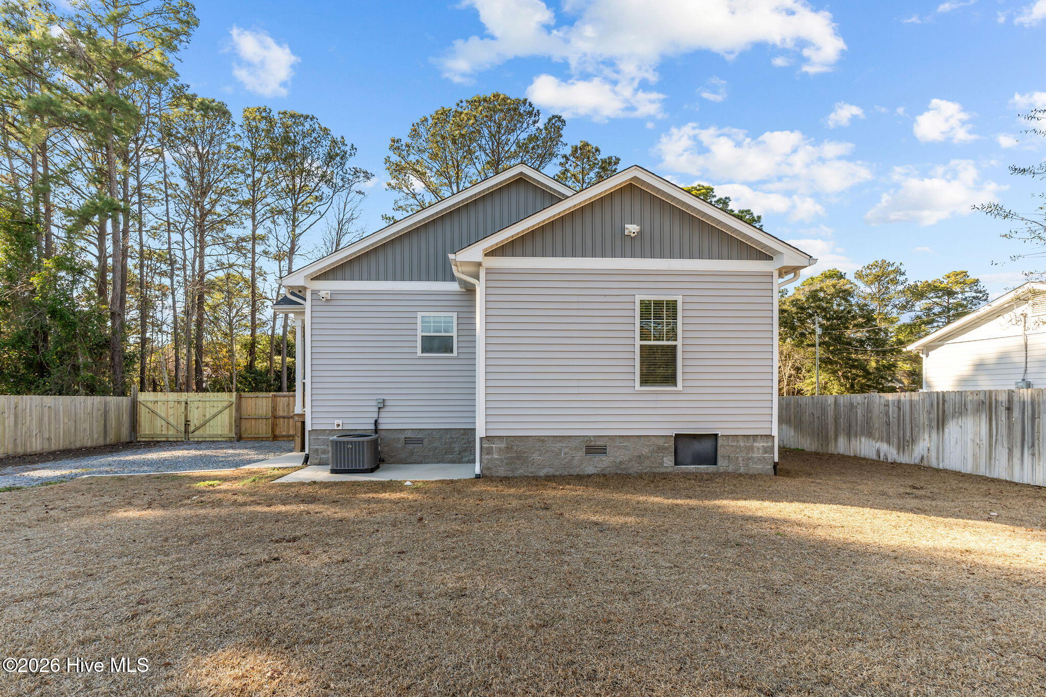 100548399 | Photo 46